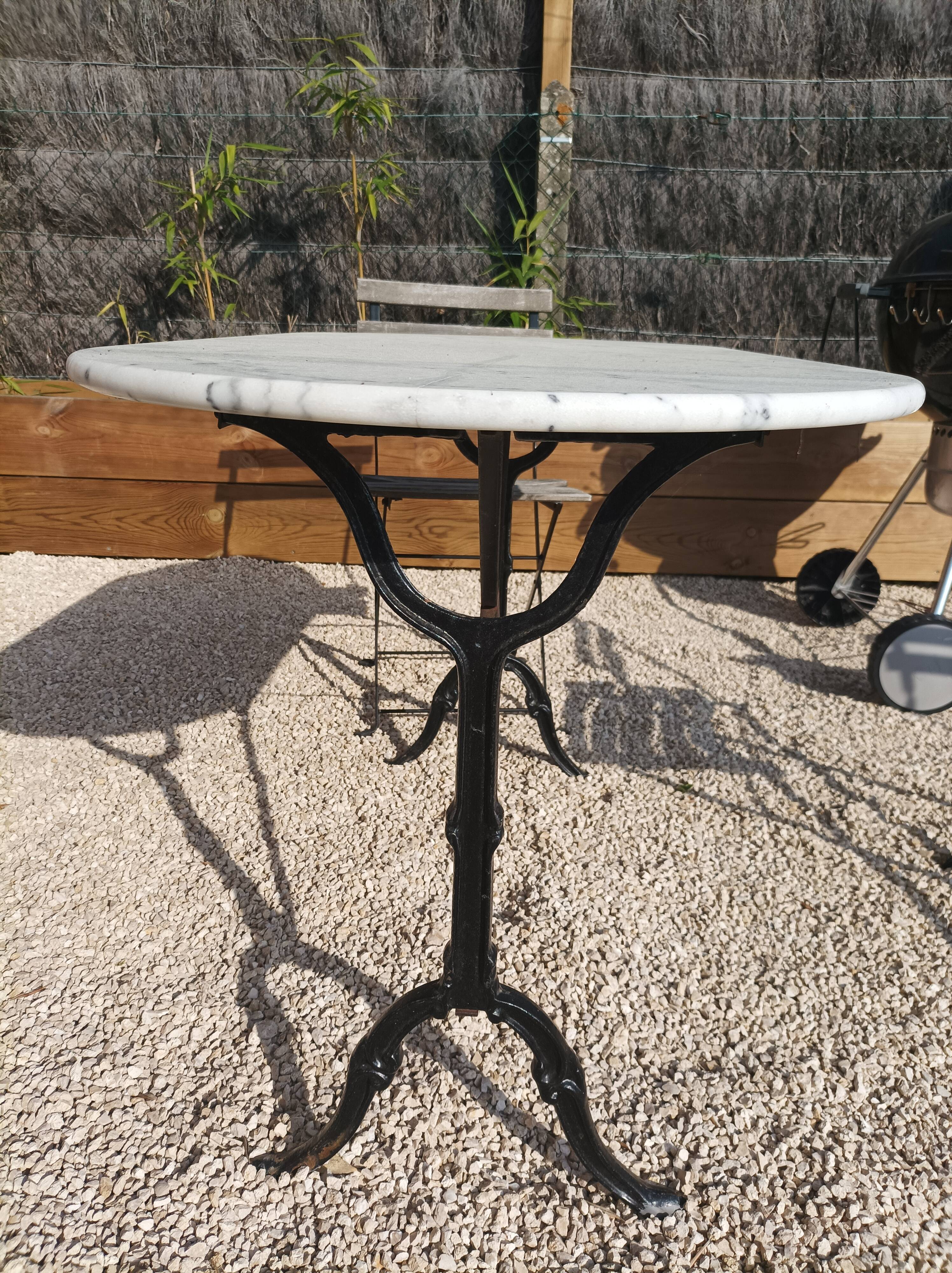 Table bistrot pieds fonte et plateau marbre