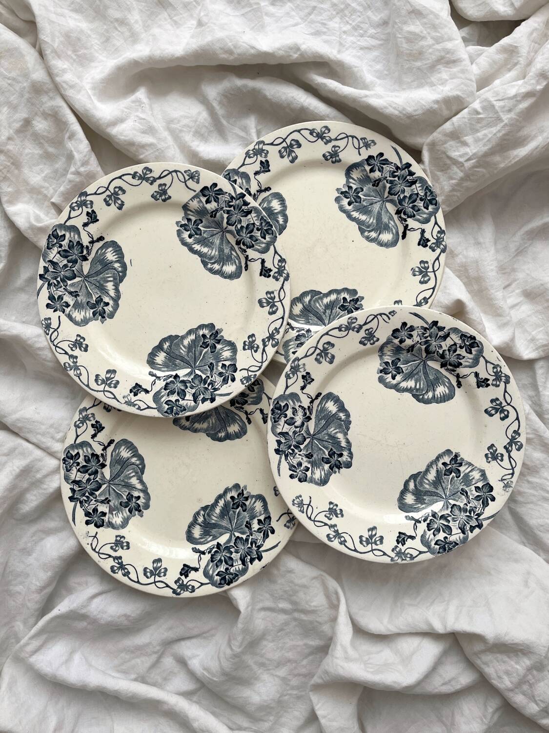 4 ironstone dinner plates “Les Violettes” Salins