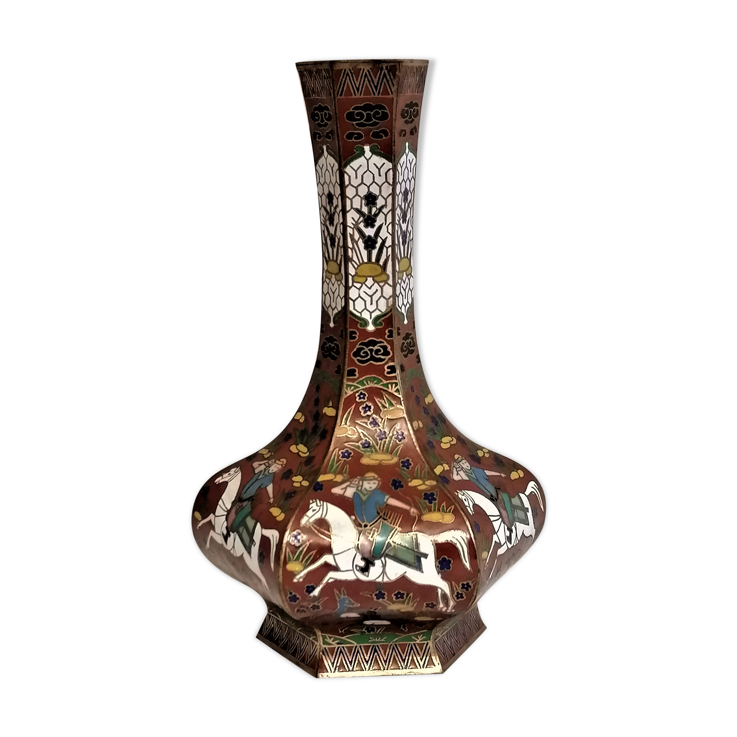 Partitioned Asian vase with Persian decoration. Vintage.
