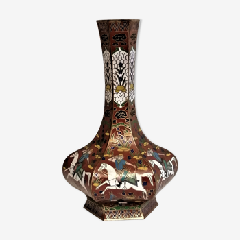 Partitioned Asian vase with Persian decoration. Vintage.