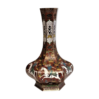 Partitioned Asian vase with Persian decoration. Vintage.