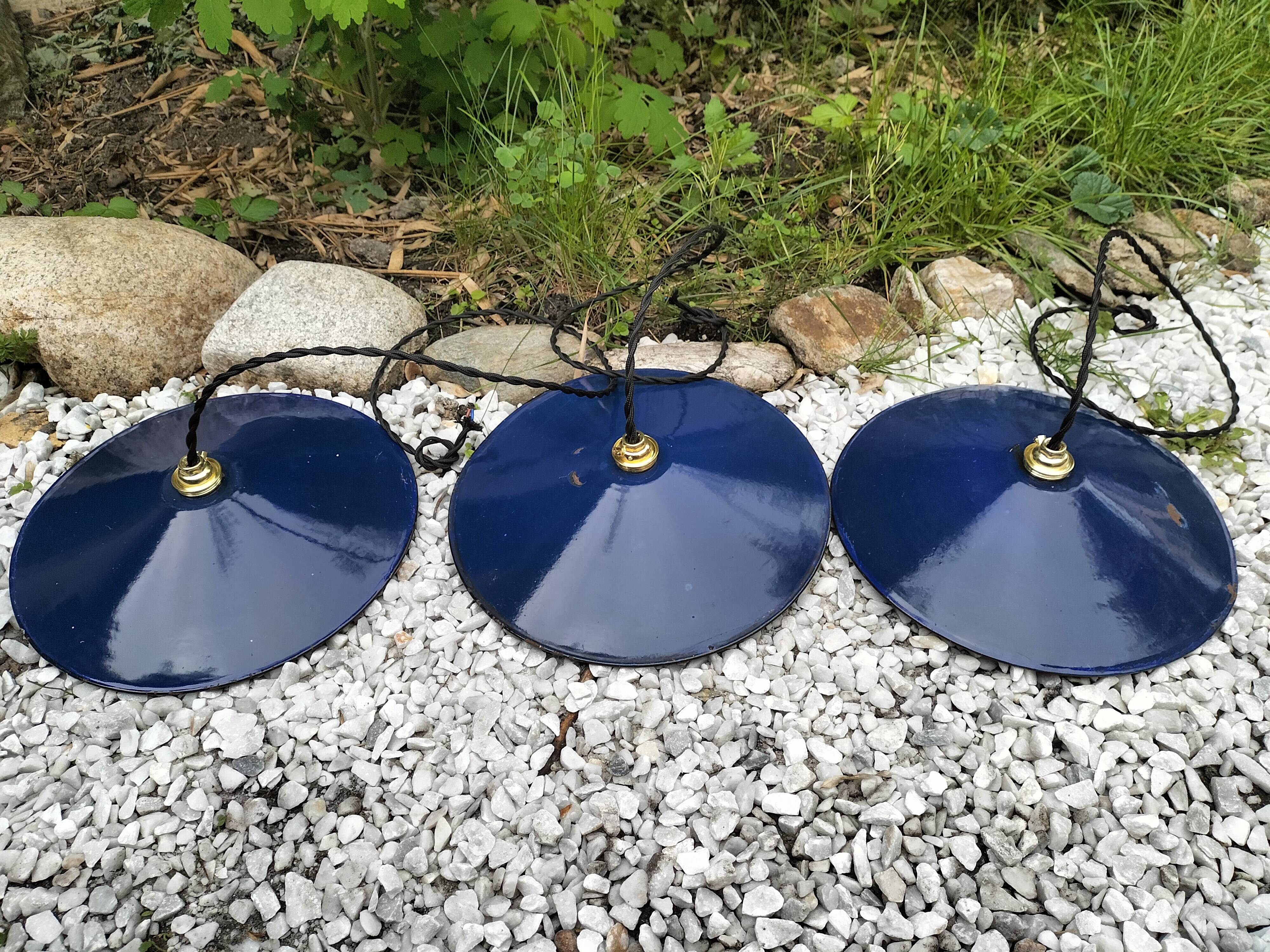 3 suspensions en tôle émaillée bleue
