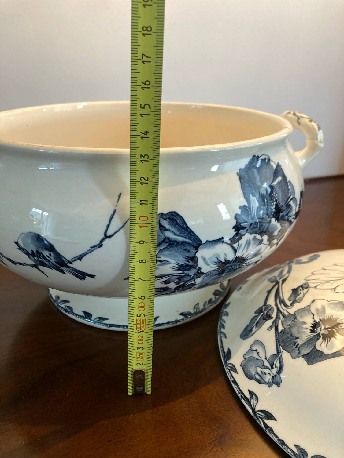 Iron earth soup tureen Grand dépôt Printemps Oxford