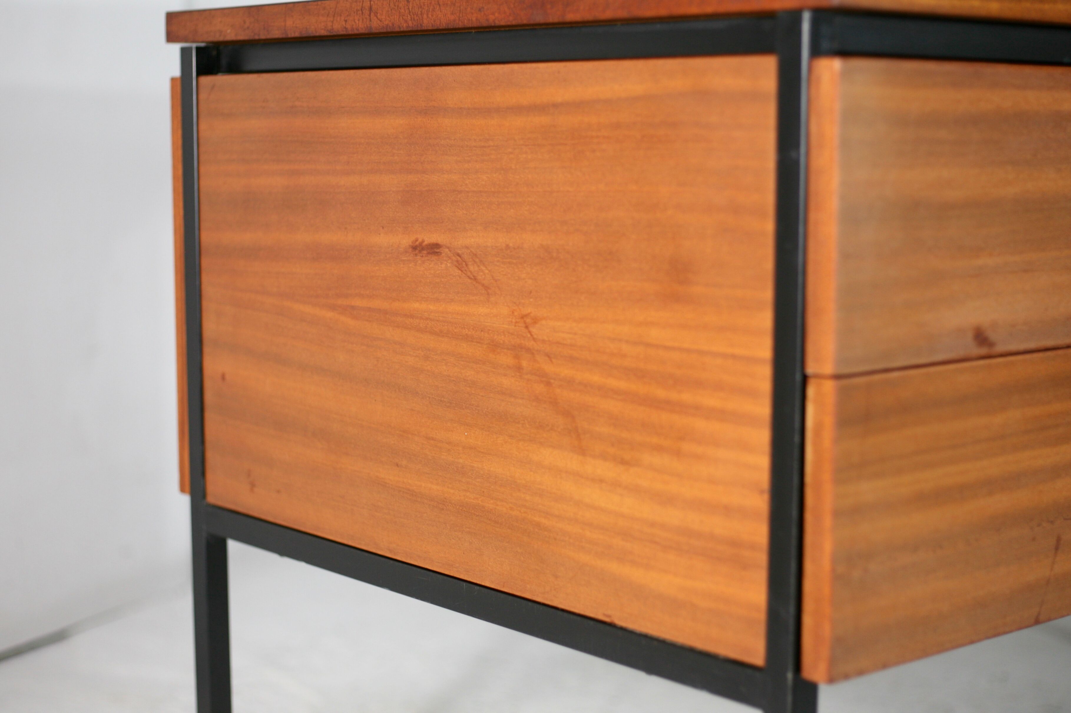 Desk model 620. by Pierre Guariche for Minvielle, France, circa 1955