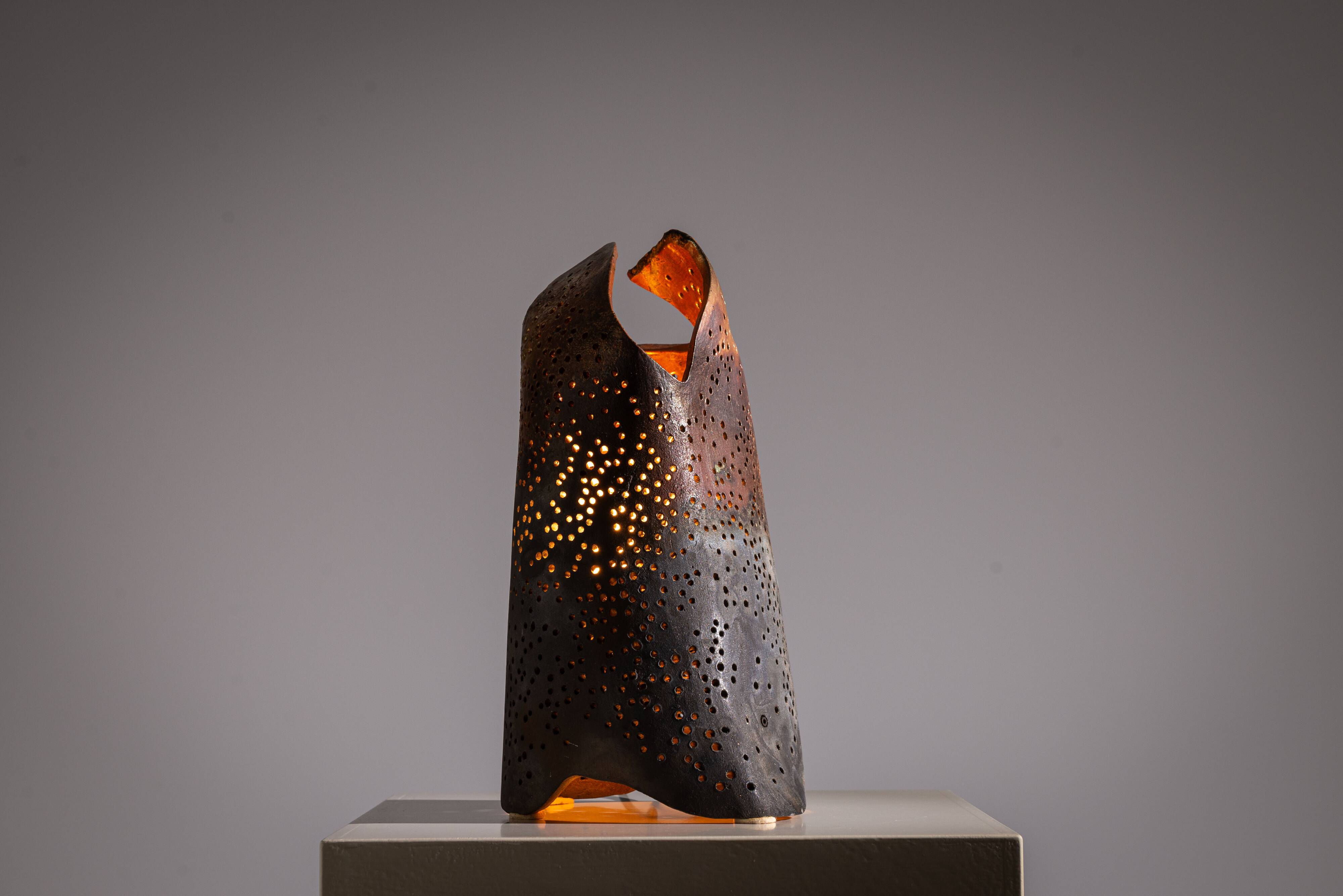 Sculptural ceramic table lamp