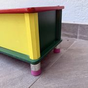 Banc-coffre années 80 Pierre Sala crayons