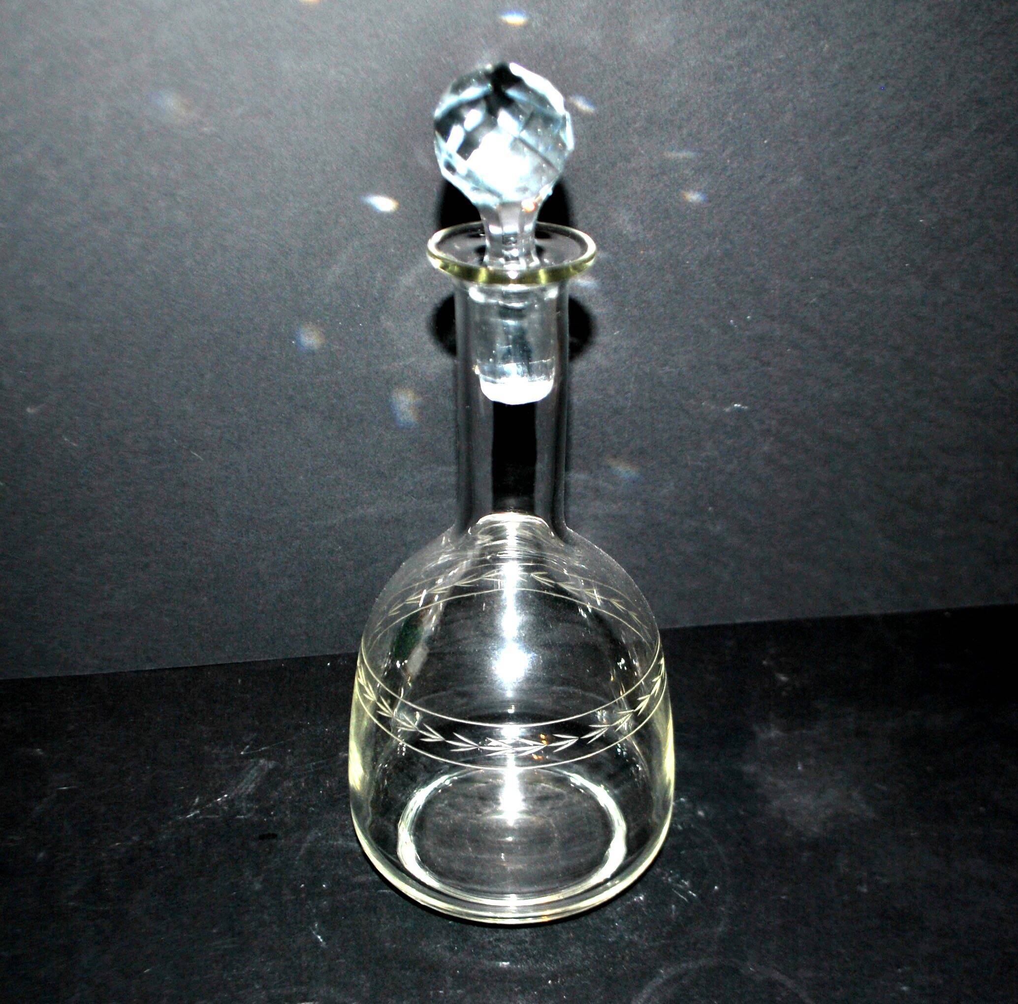 Antique carafe engraved with a laurel frieze, circa 1900