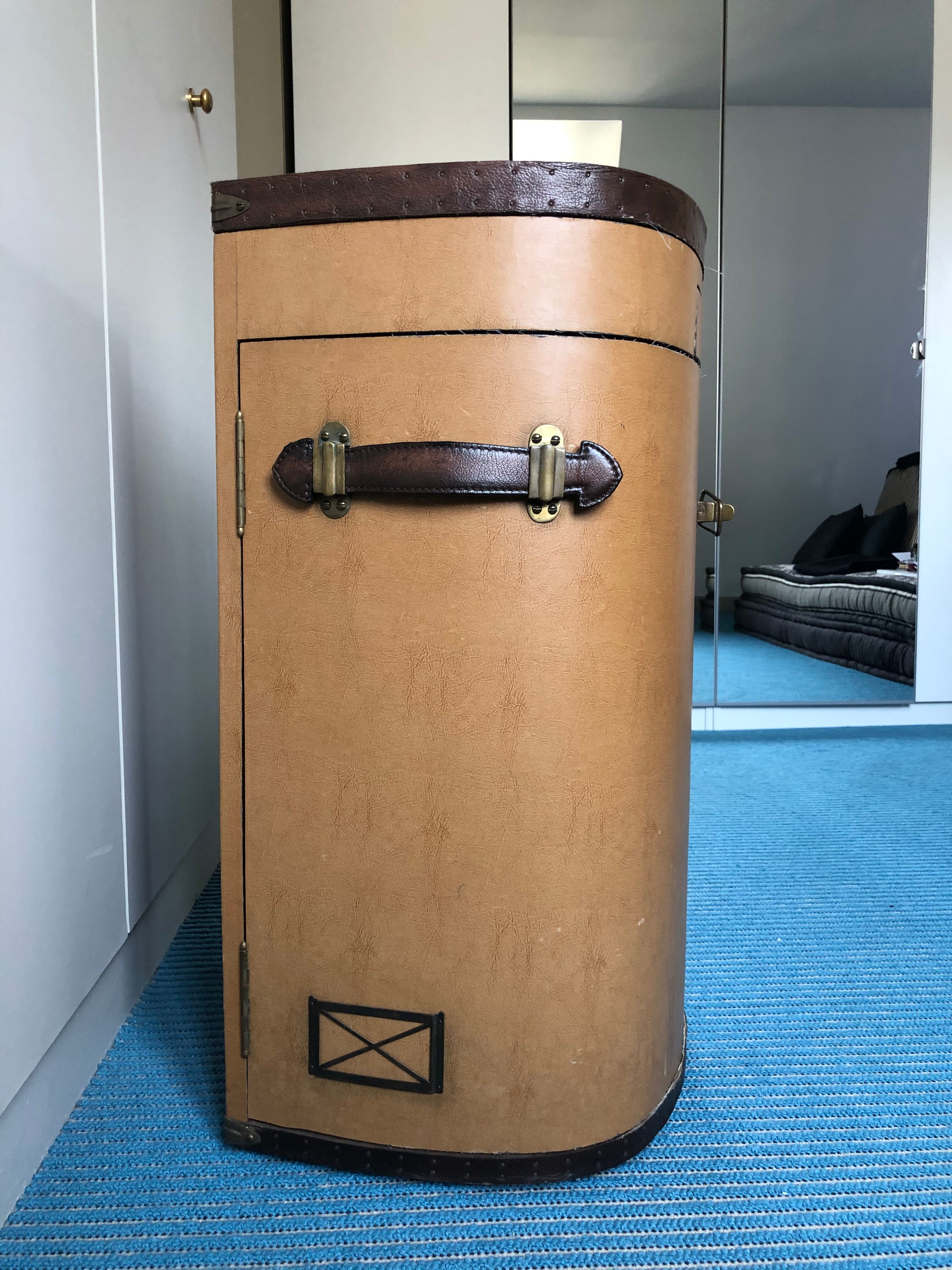 Travel dressing table