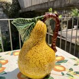 Pichet en forme de fruit, poire, barbotine