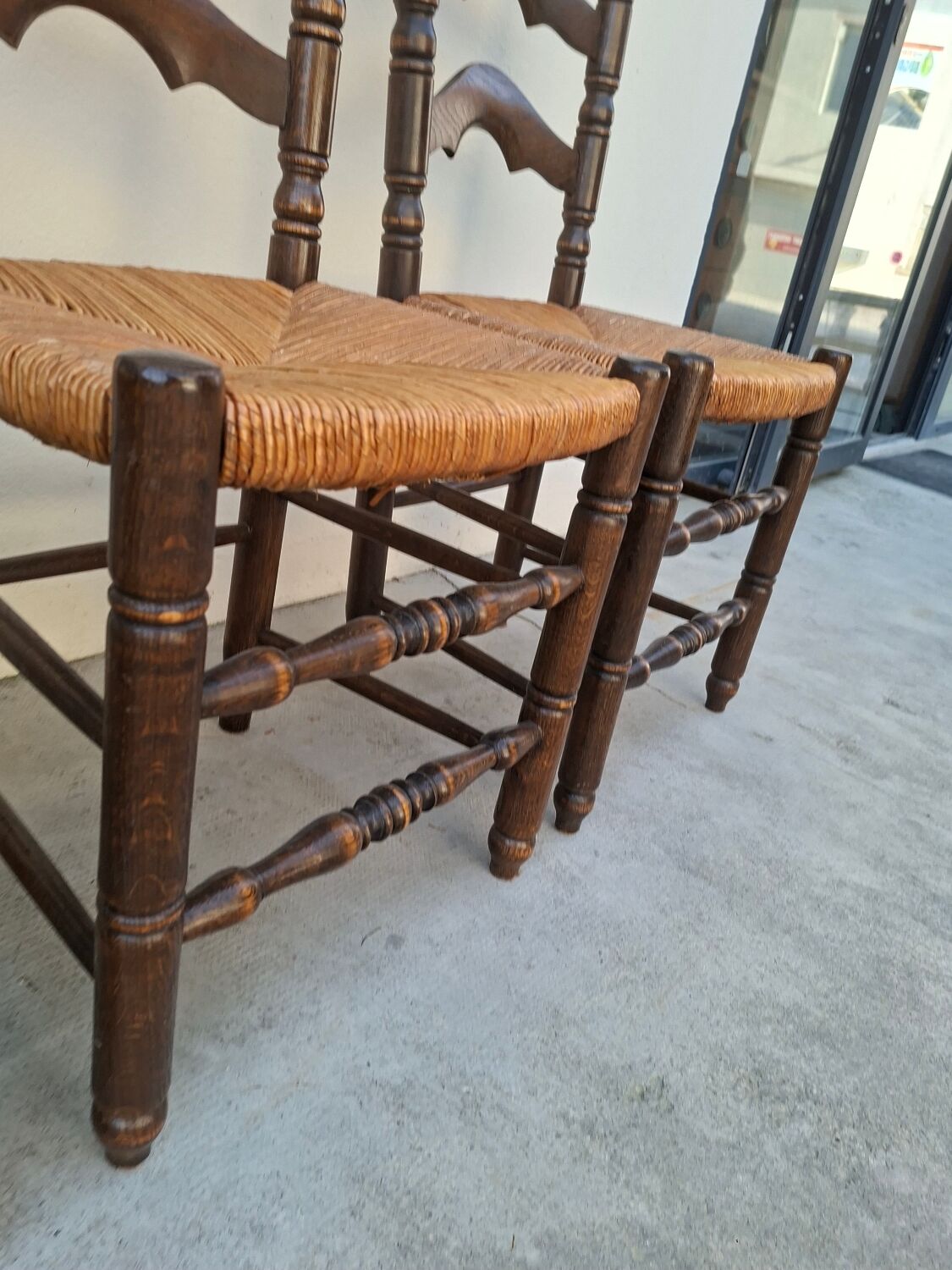 Set of 6 high-backed straw-seated chairs in solid oak from the early 1900s.