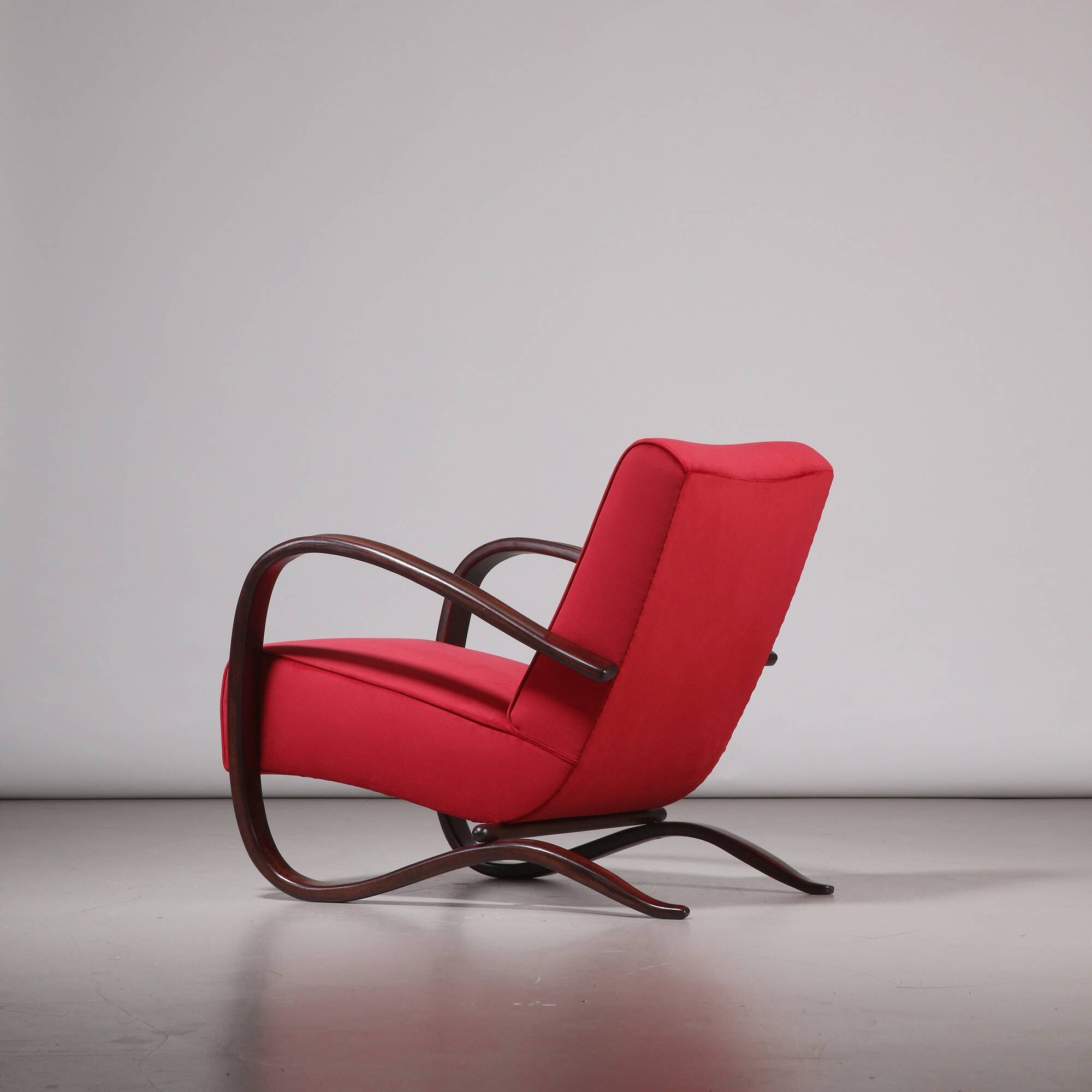 Jindřich Halabala ‘H-269’ Armchair in Red Velvet and Stained Beech, 1930s