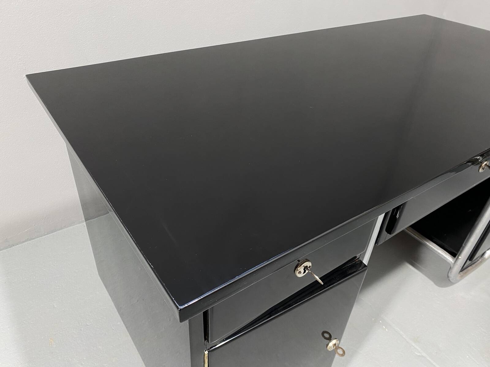 Bureau moderniste tchécoslovaque en chrome et bois, années 1950, Europe