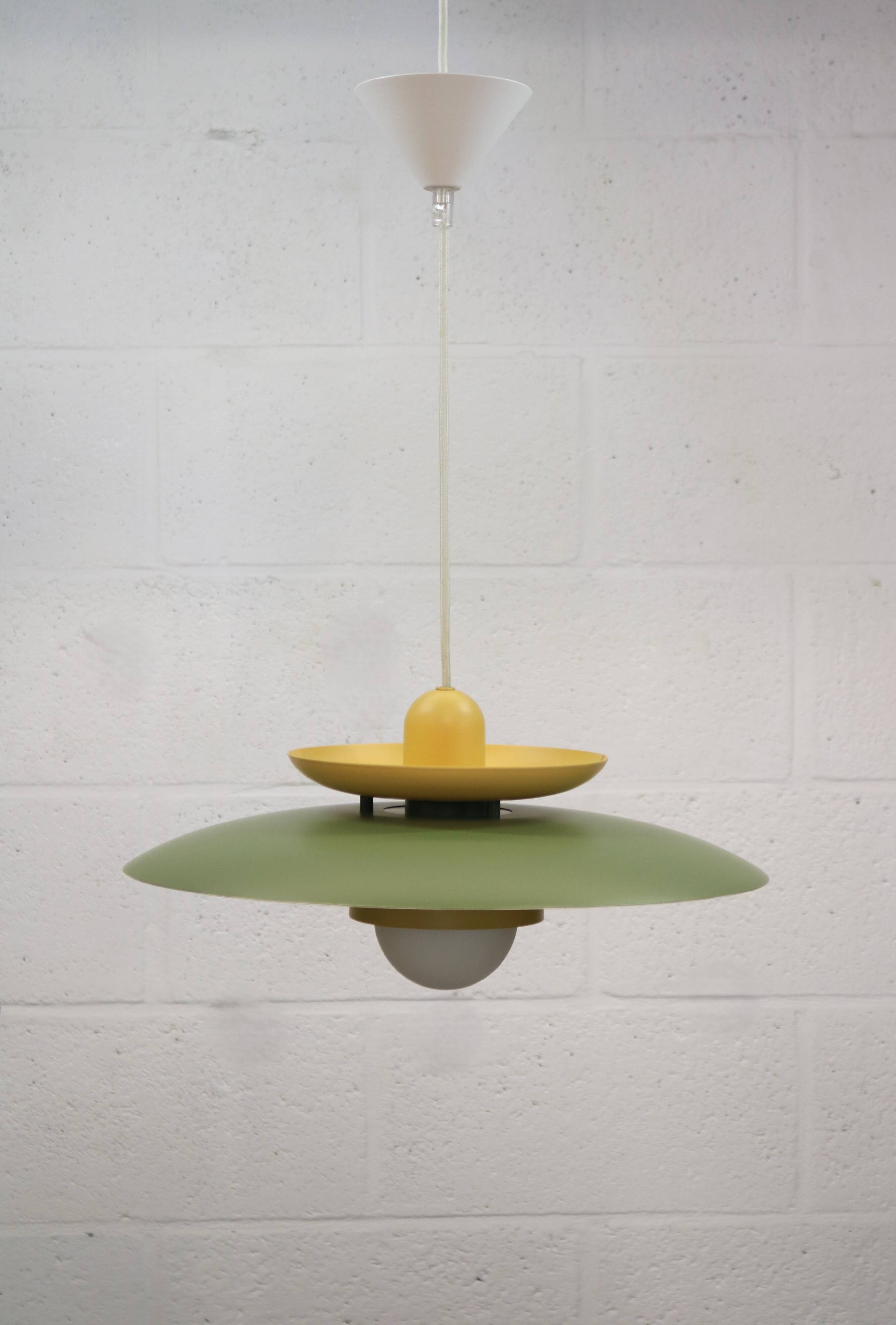 Lampe suspendue laquée verte vintage - Danemark 1980 -
