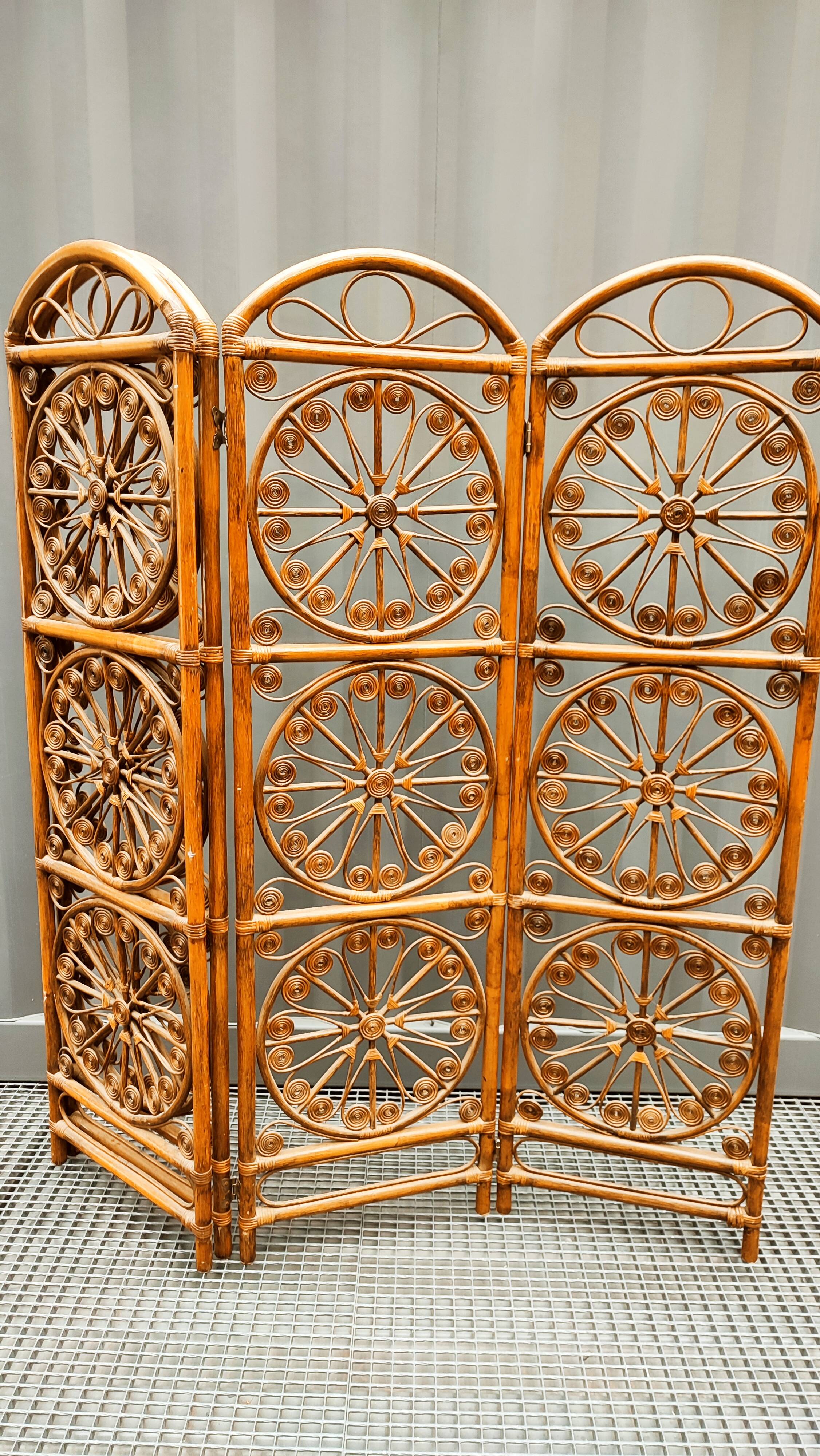4-leaf peacock rattan screen