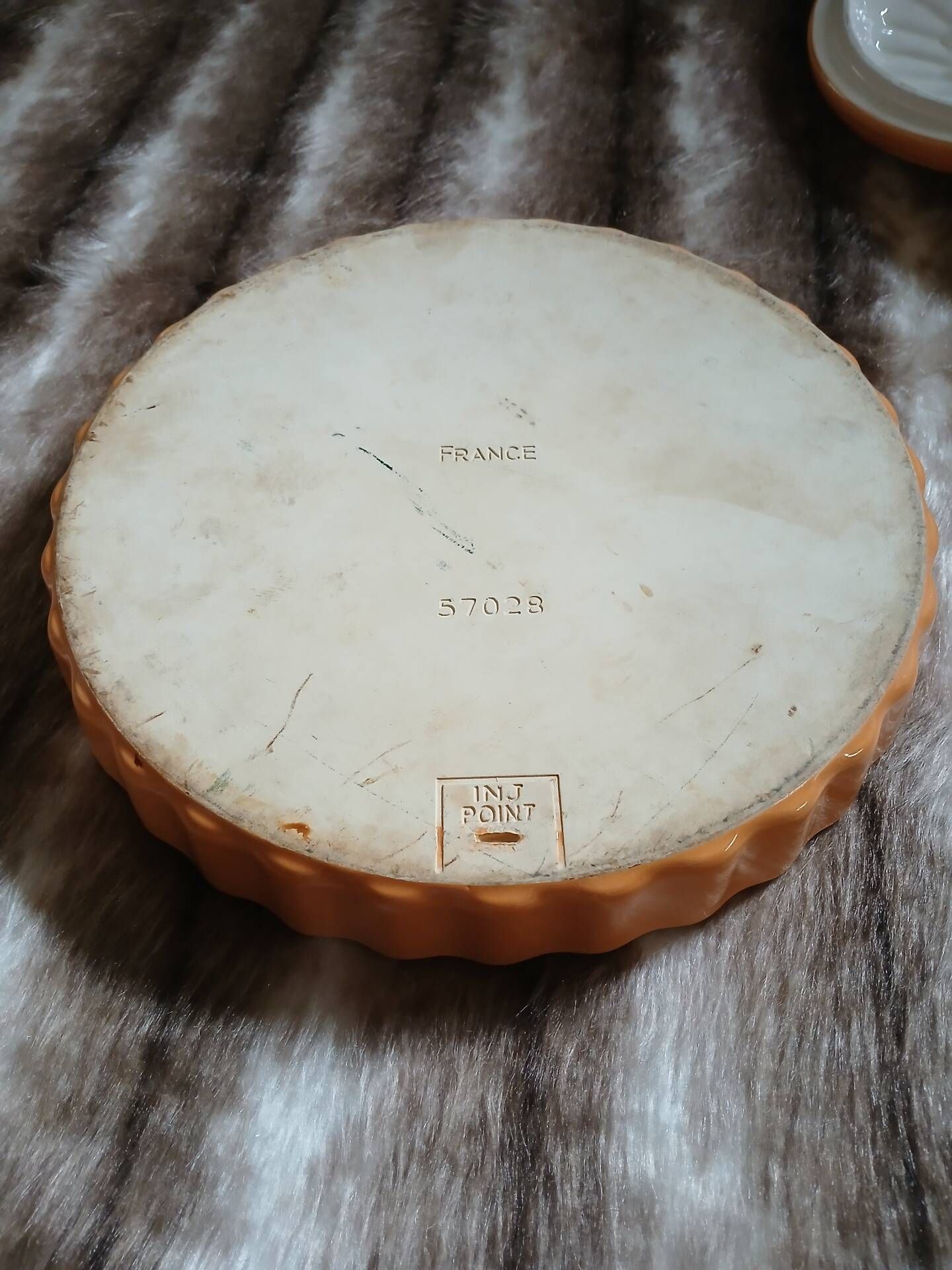 Vintage pie dish in majolica
