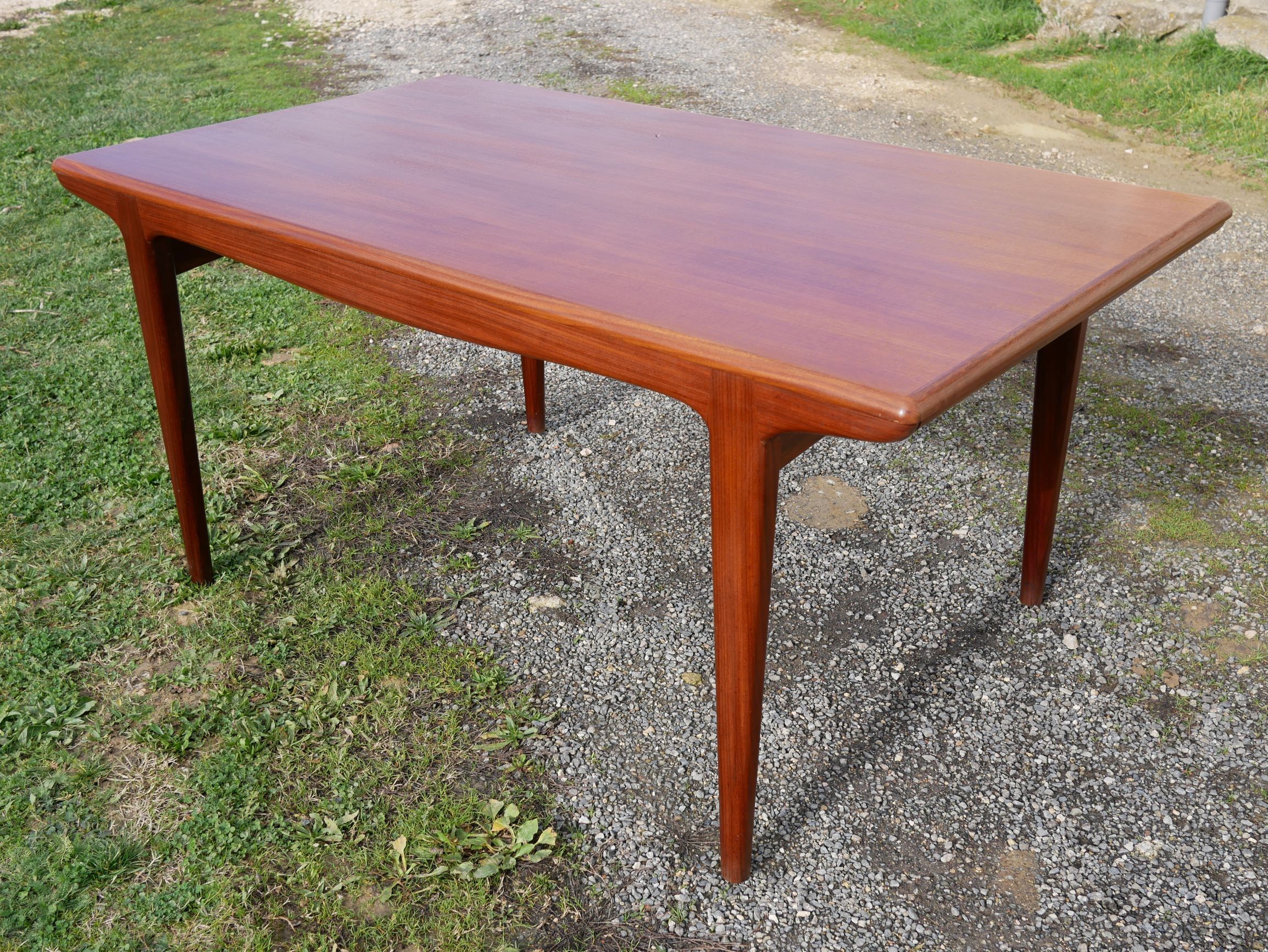 Table de repas scandinave en teck