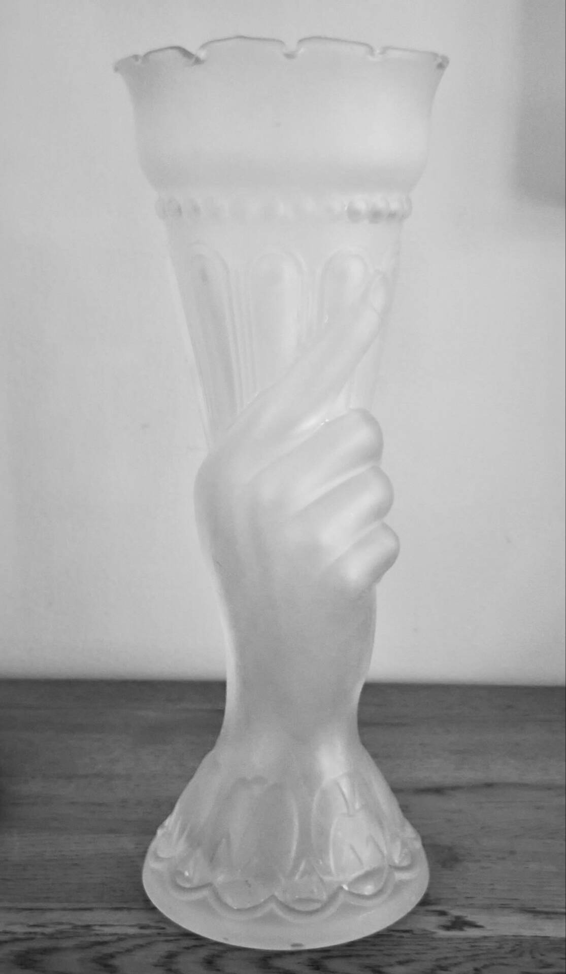 Sculptural vase "Victorian Hand" in frosted moulded glass — 19th century