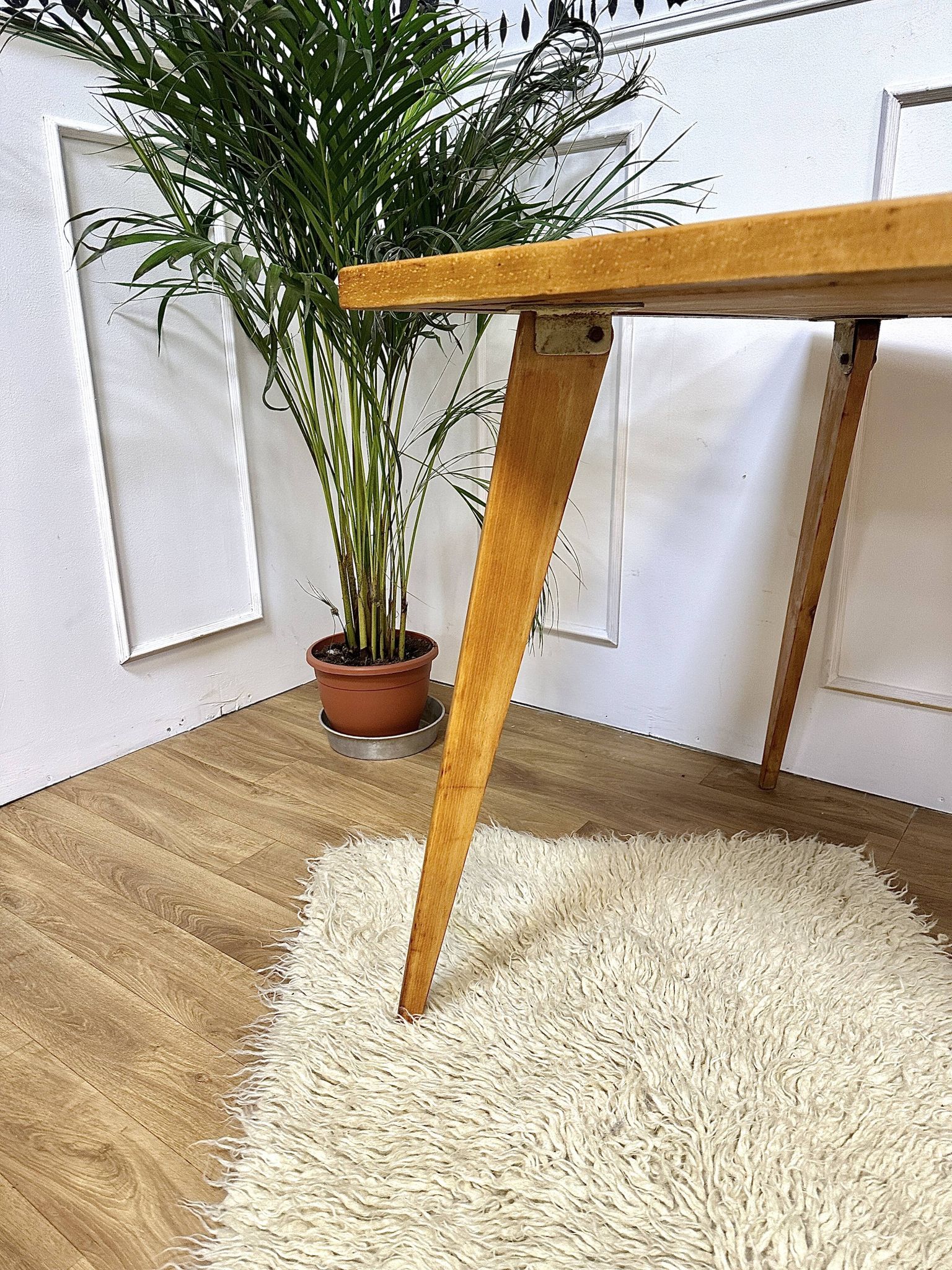 Folding table legs compass