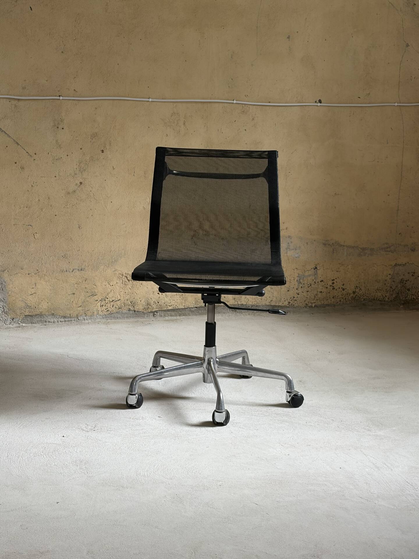 EA 106 chair by Charles and Ray Eames for ICF, 1980s