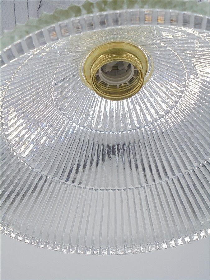 Hanging lamp in glass