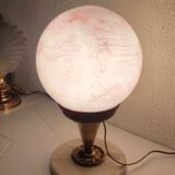 Lampe pied en marbre et globe effet marbré rose vintage 1970