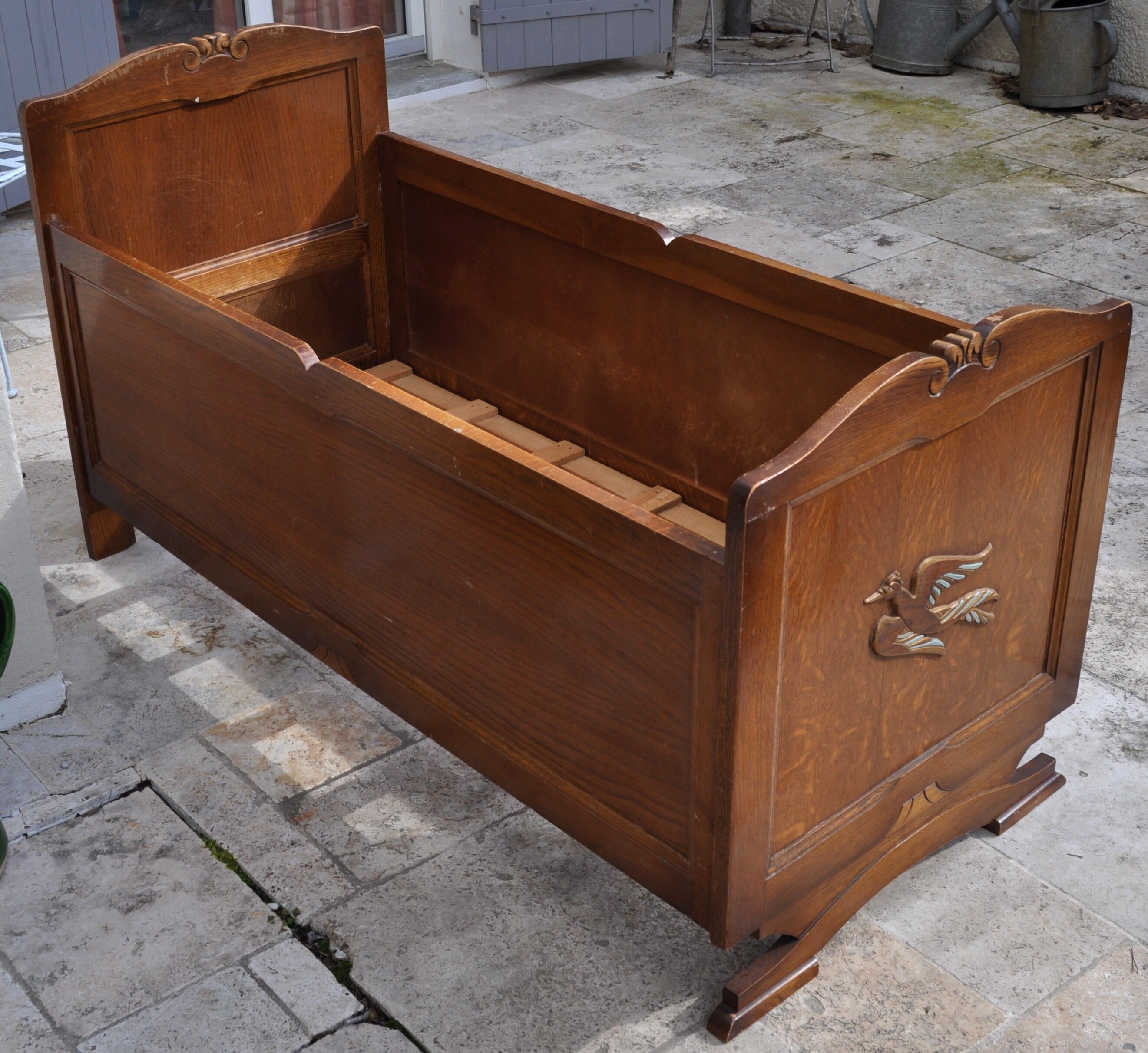 Child bed wood décor bird