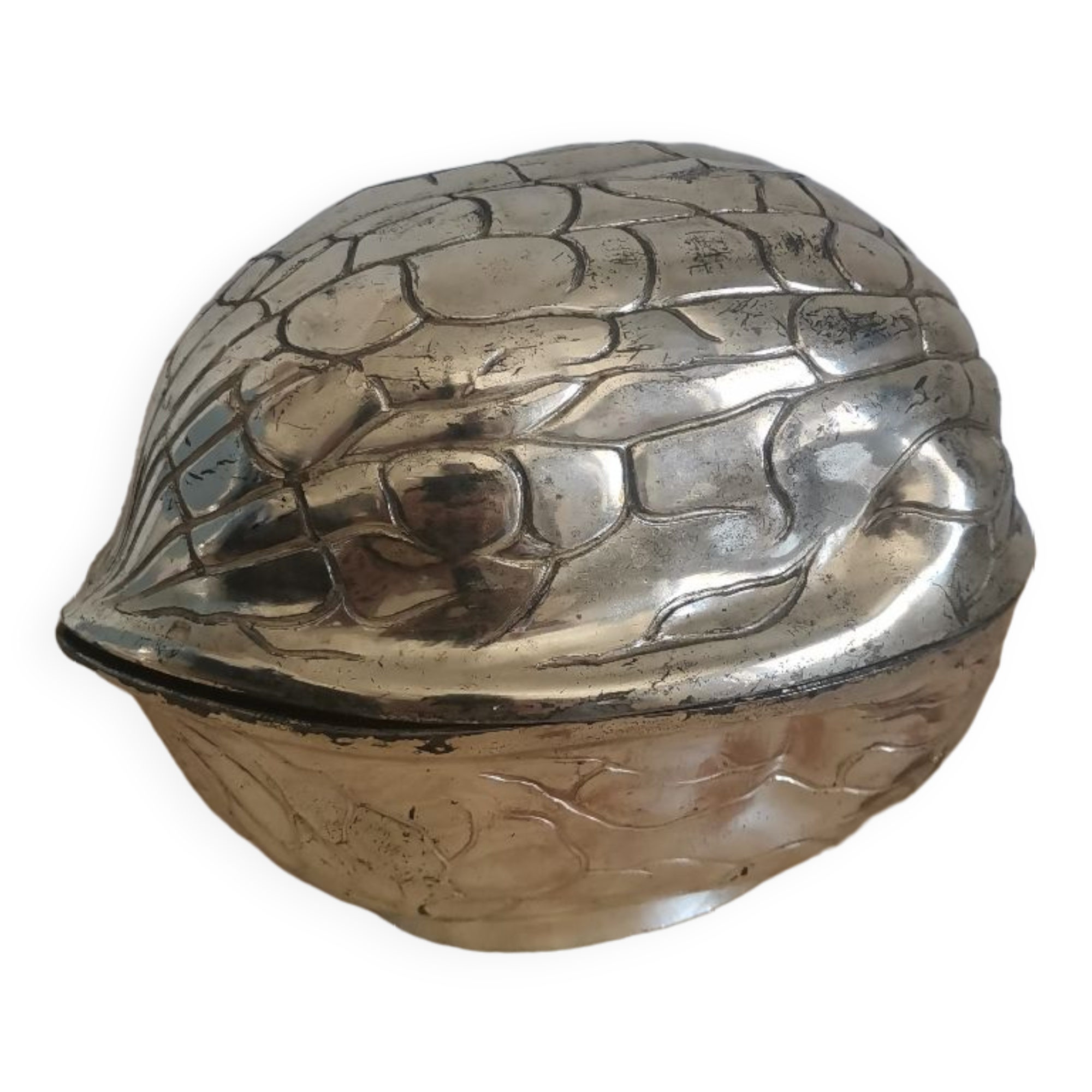 Vintage art deco walnut-shaped box in silver metal