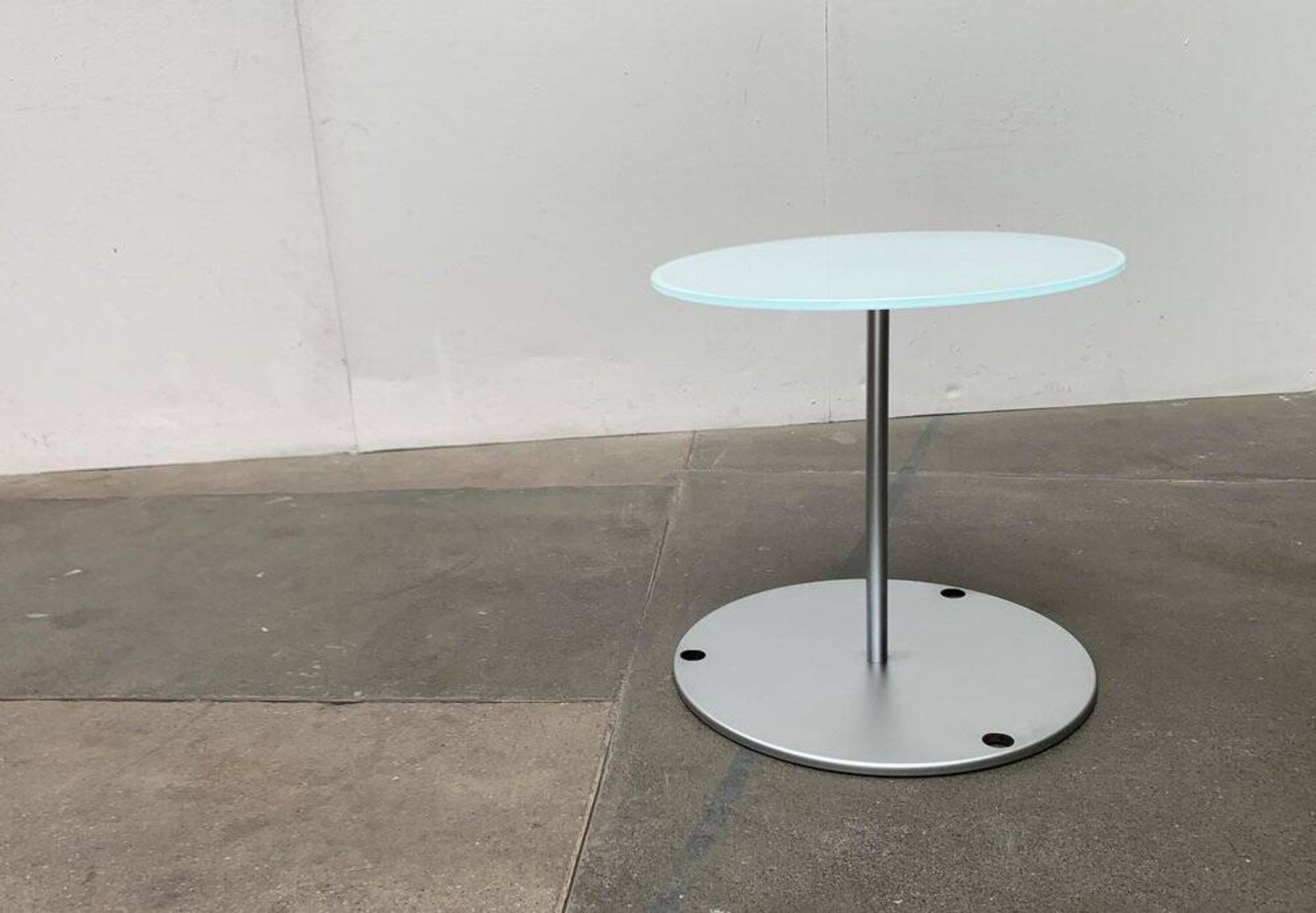 Table d'appoint de la série Drift allemande postmoderne par Walter Knoll, années 1990