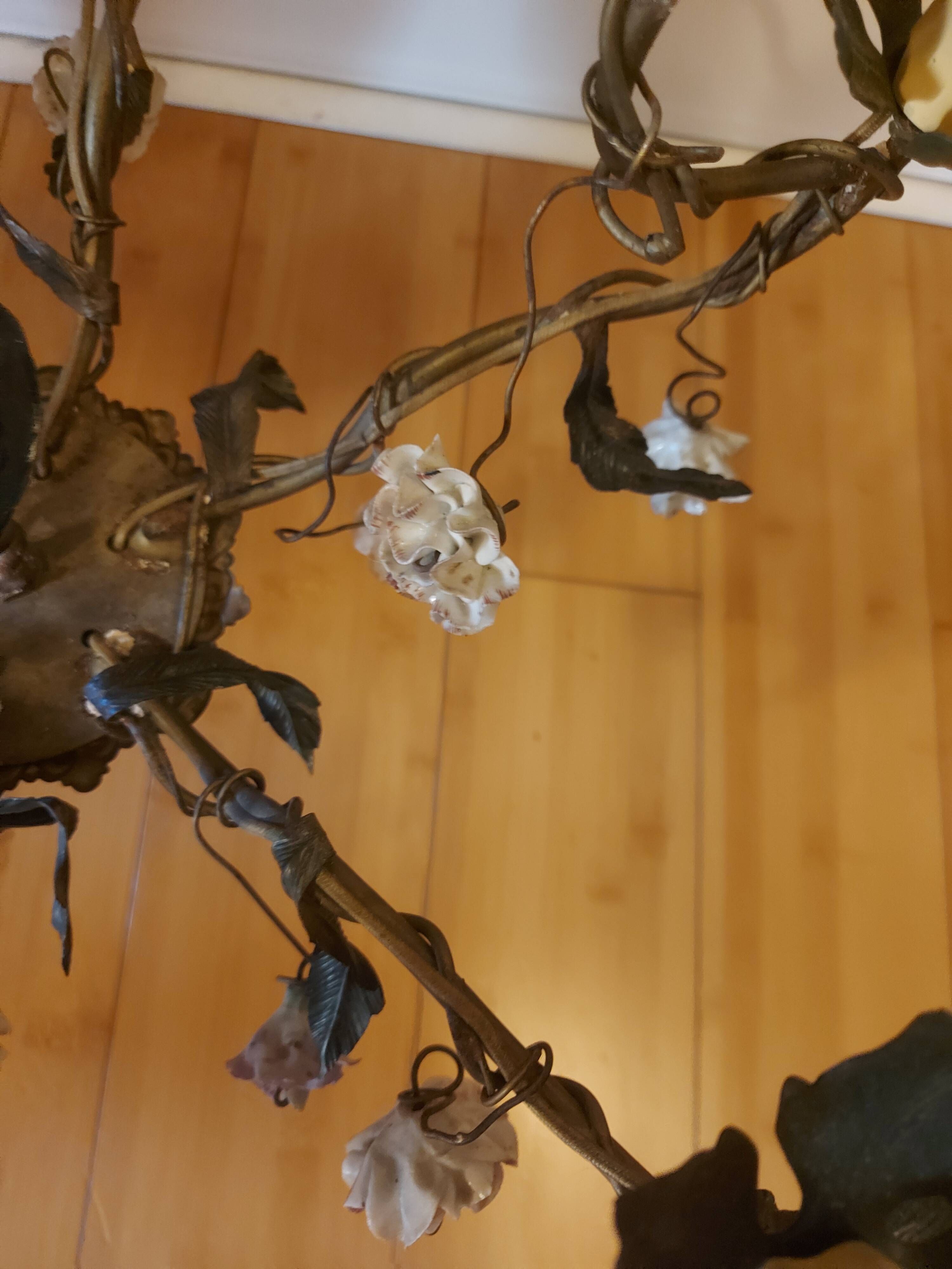 Chandelier cage décor birds and flowers in Meissen porcelain
