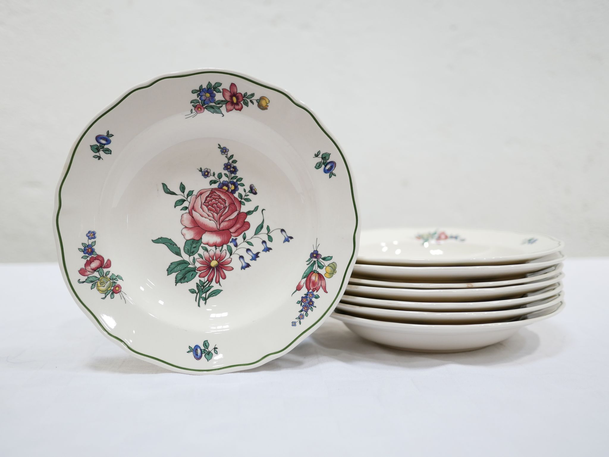 Series of 8 vintage hollow plates edited by Villeroy and Boch