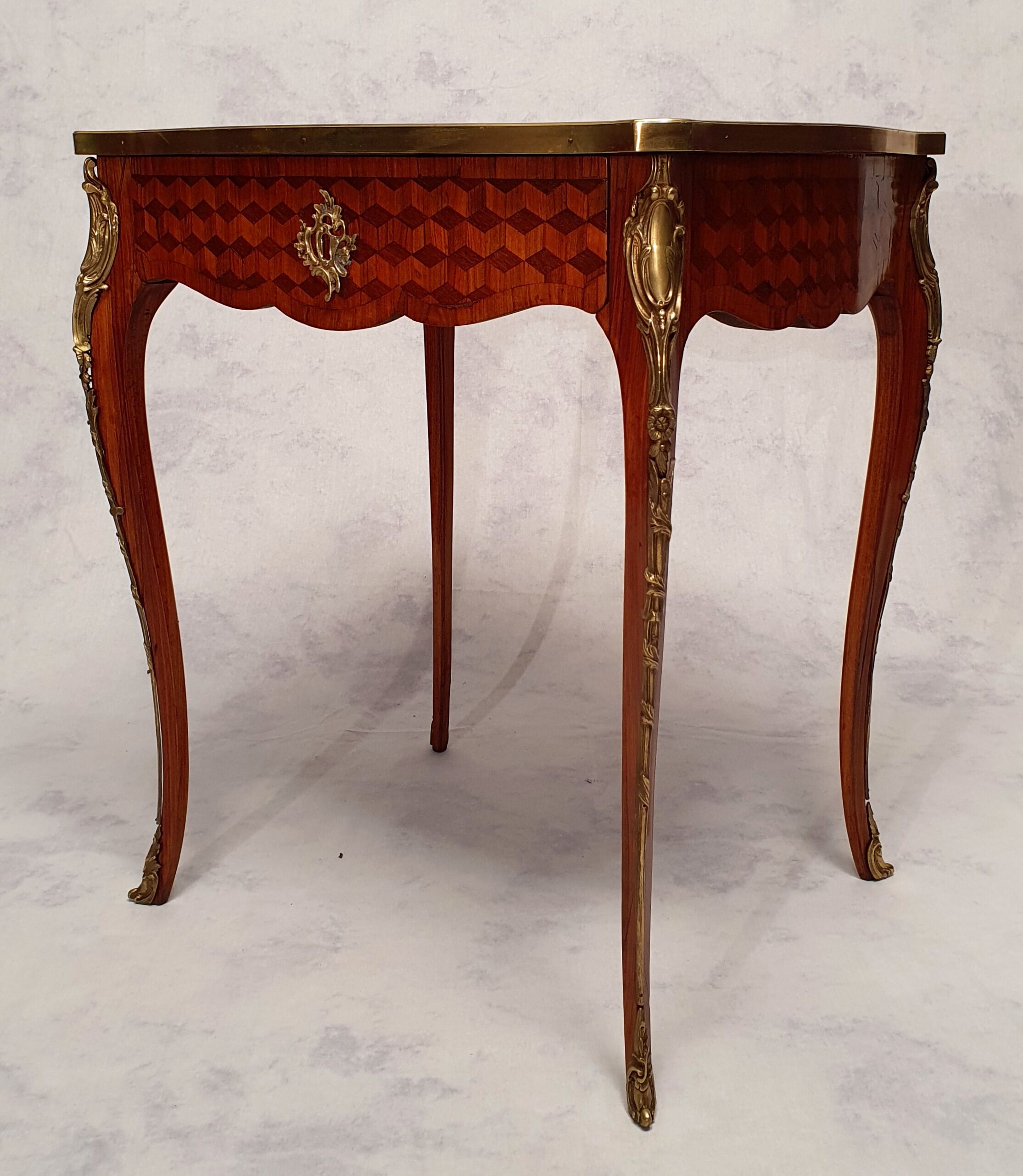 Louis XV Style Writing Table - Gouffé House - Cubes Marquetry - Bois De Rose - 20th