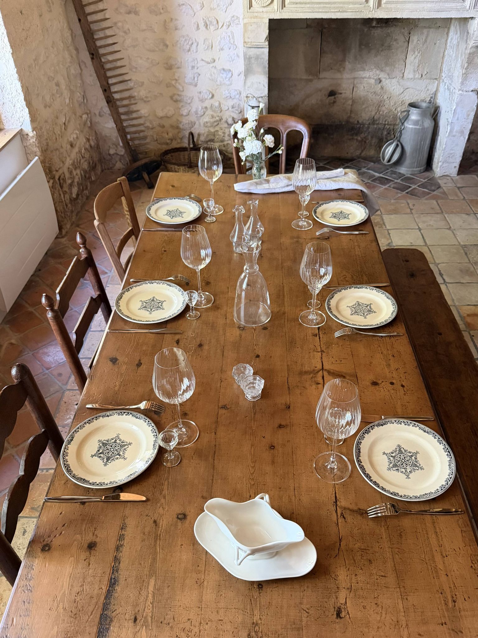 Flat plates Jules Vieillard Bordeaux in ironstone