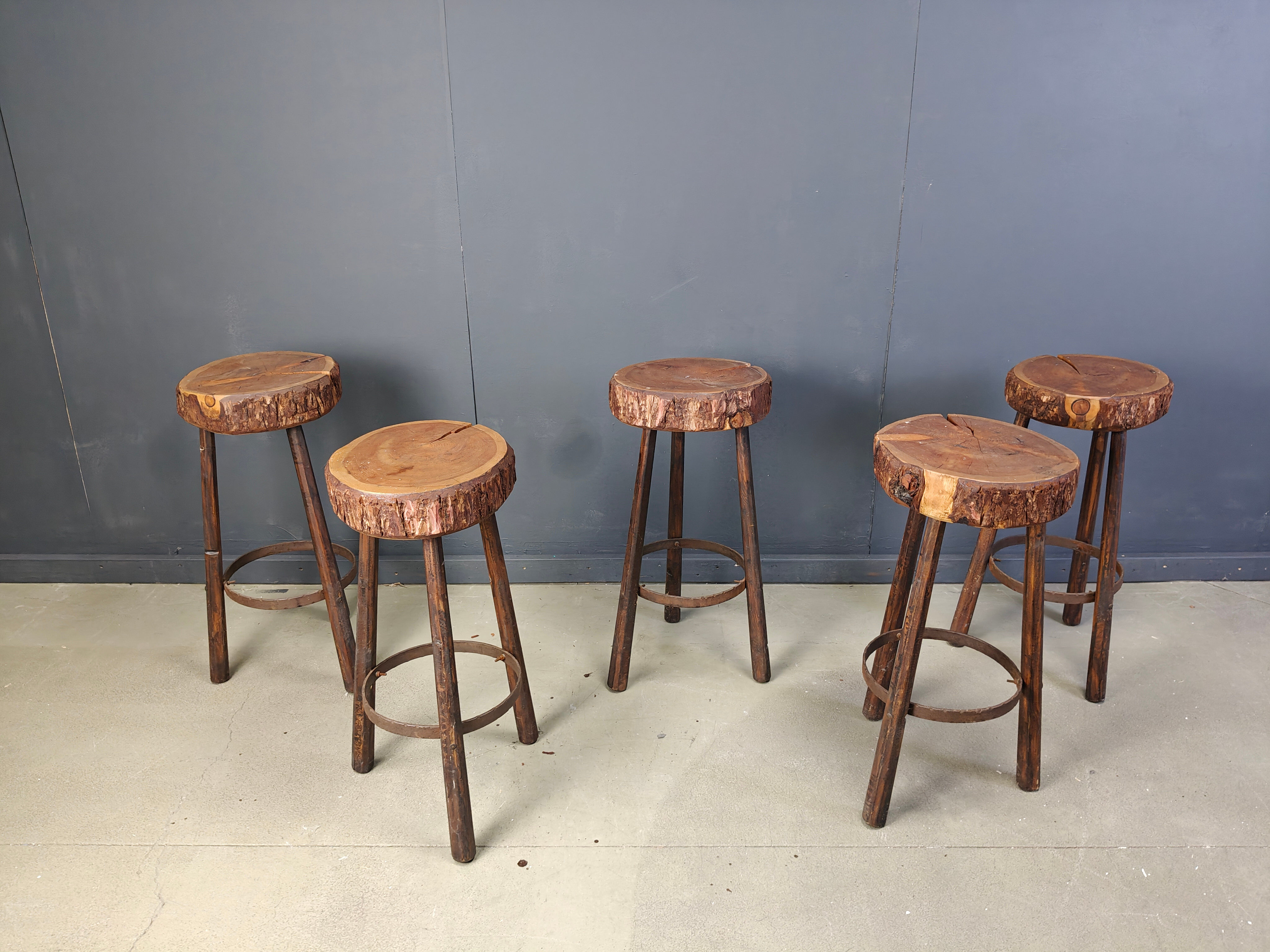 5 tabourets de bar en tronc d'arbre, années 1970
