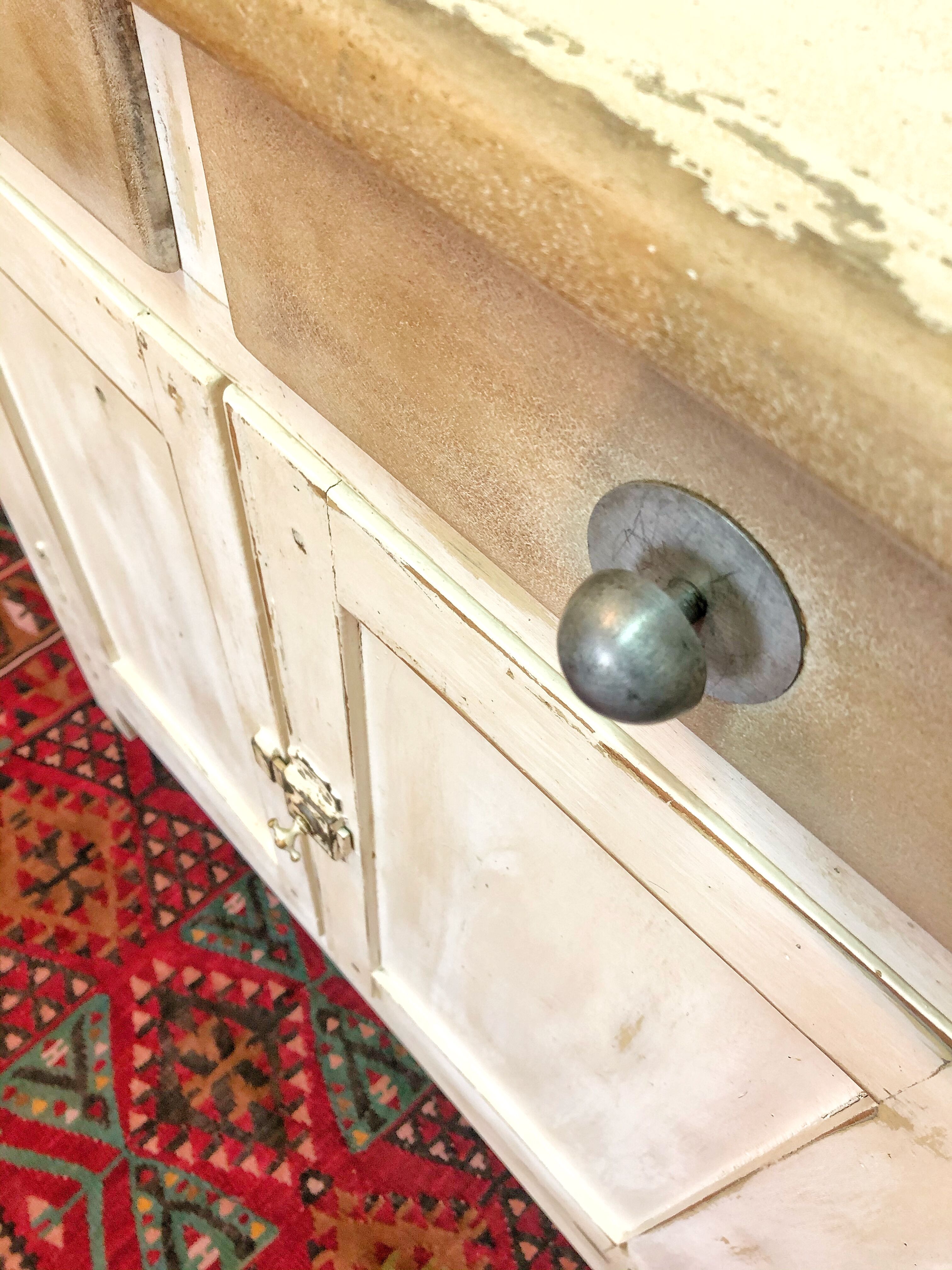 Skated Parisian buffet