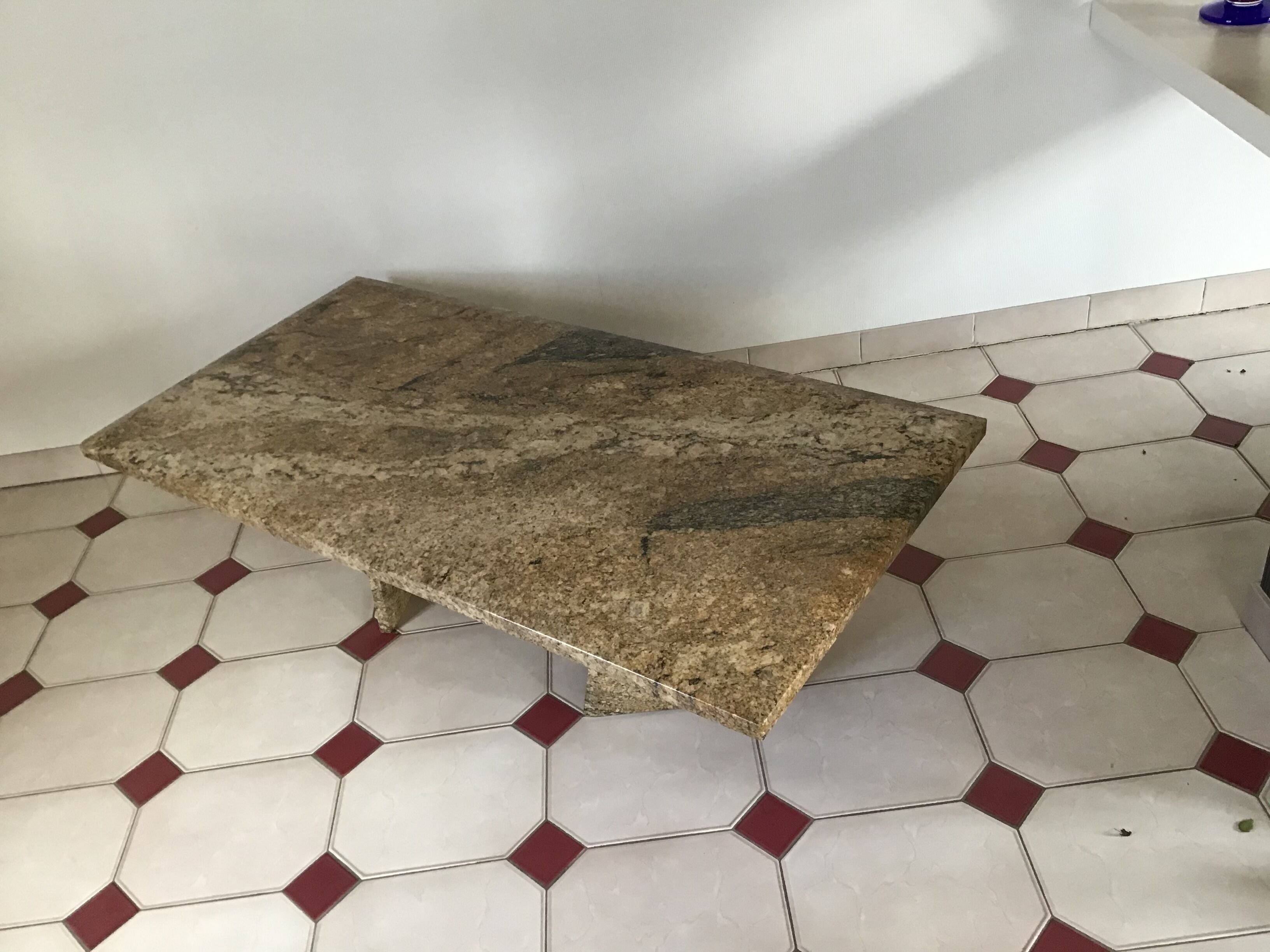 Salon coffee table in Juparan