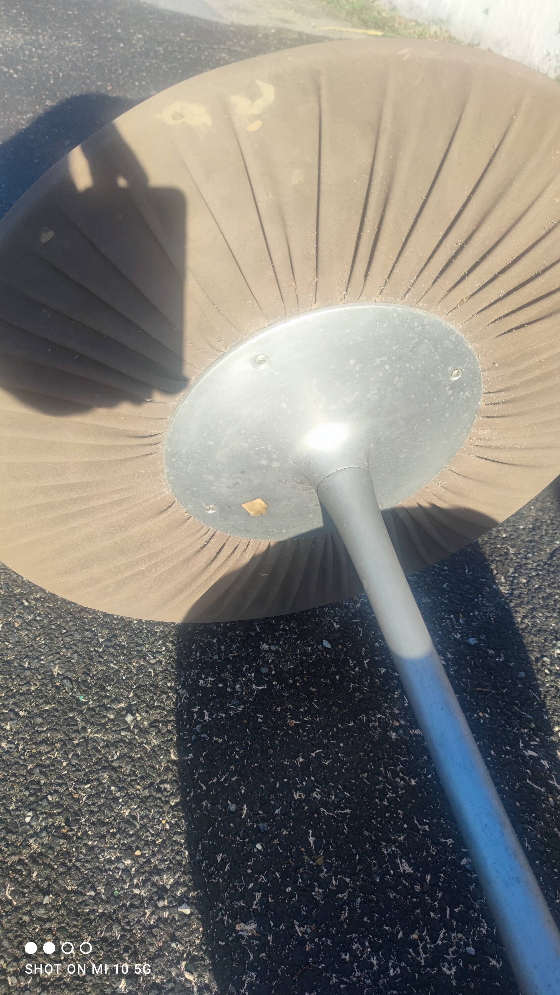 Table with tulip base in cast aluminum, circa 1960/70