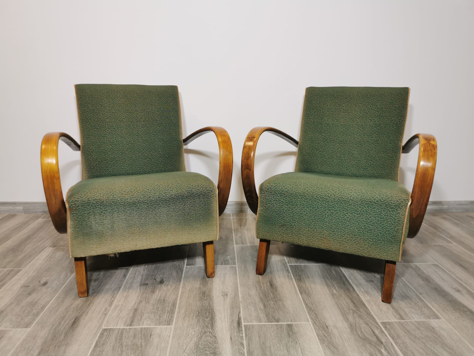 Fauteuils par Jindřich Halabala