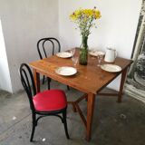 Table en  chêne doré, art nouveau