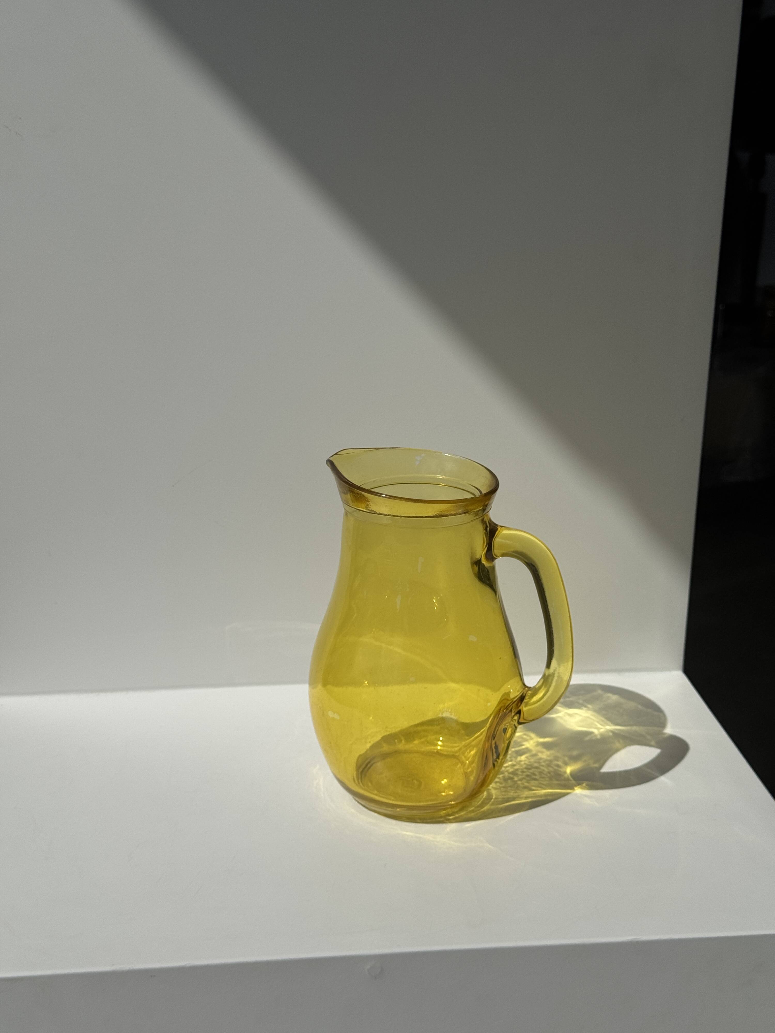 Vintage yellow glass pitcher H20.5