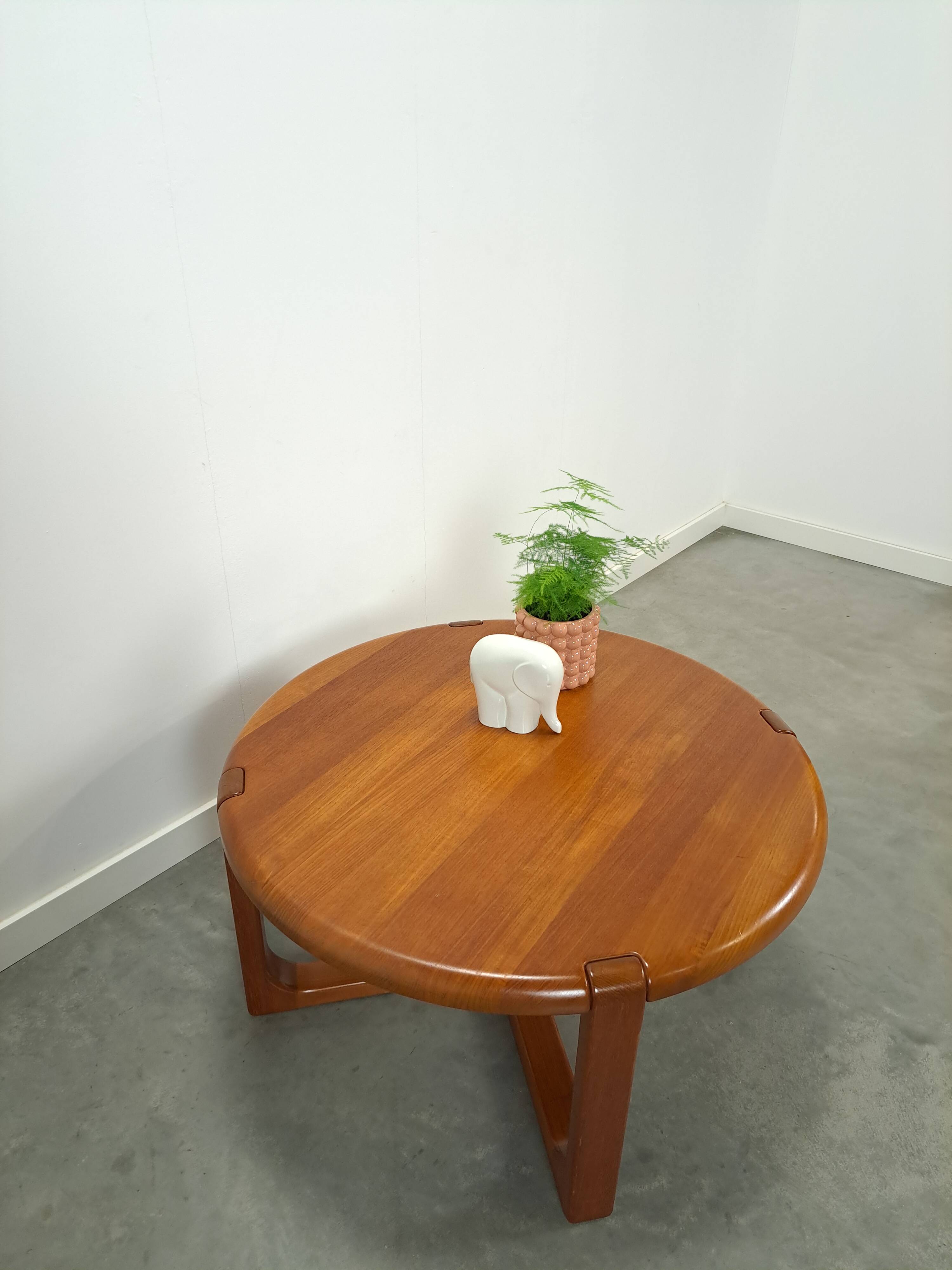 Table basse ronde en teck Niels Bach Danemark
