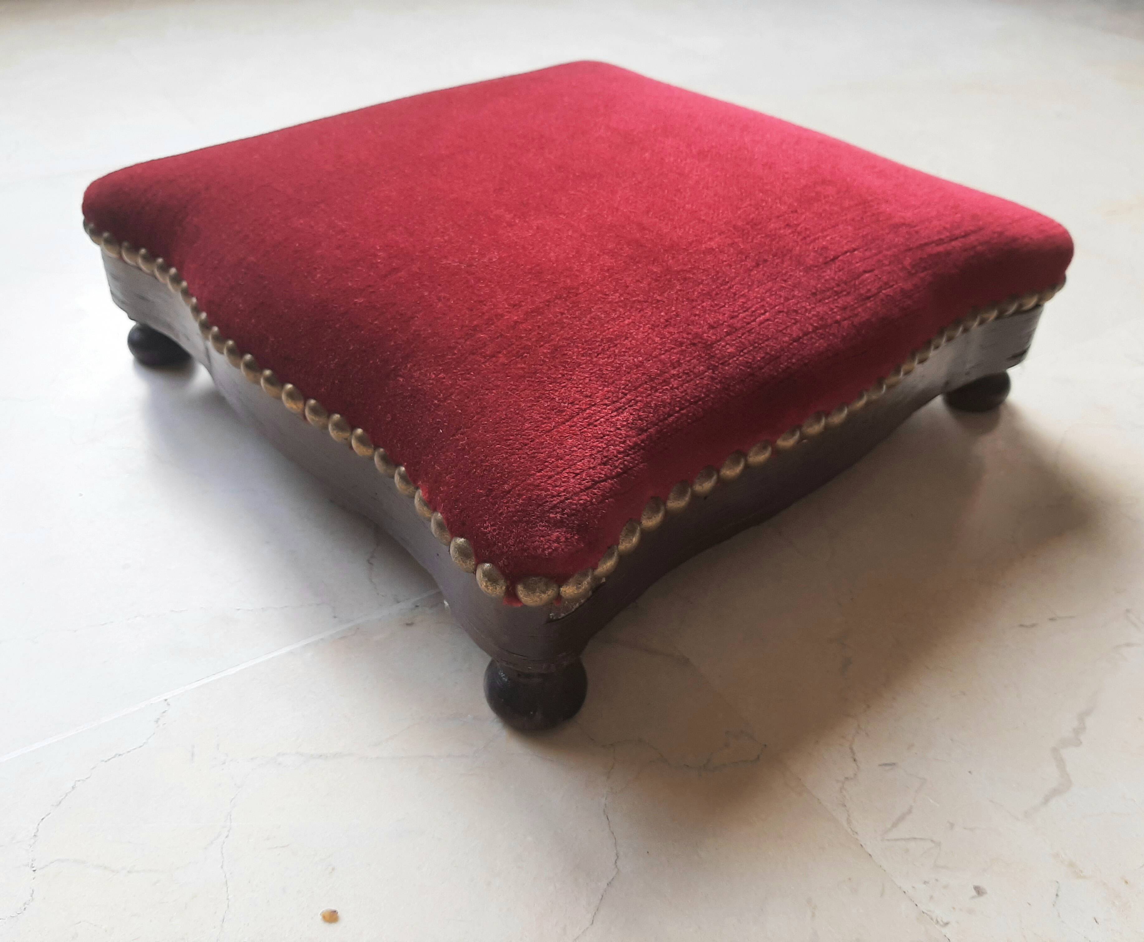 Napoleon III red velvet footrest