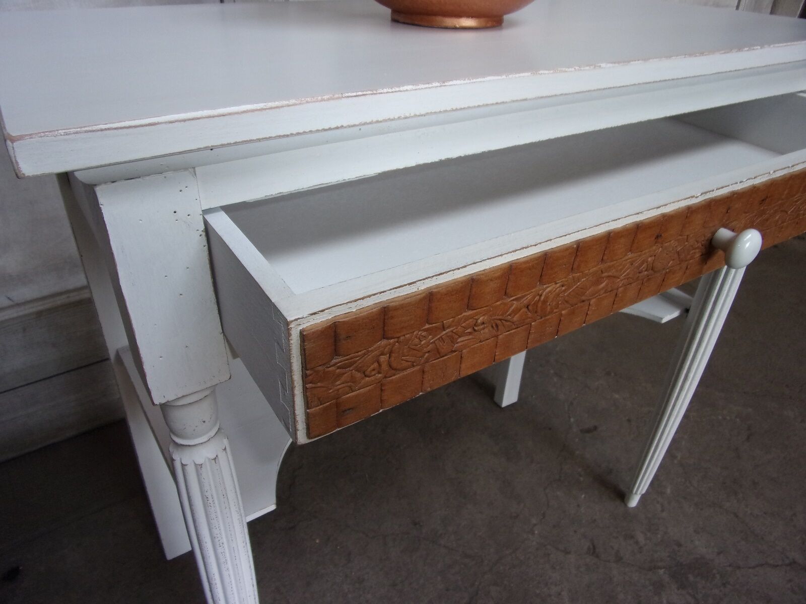 White white chic country style console