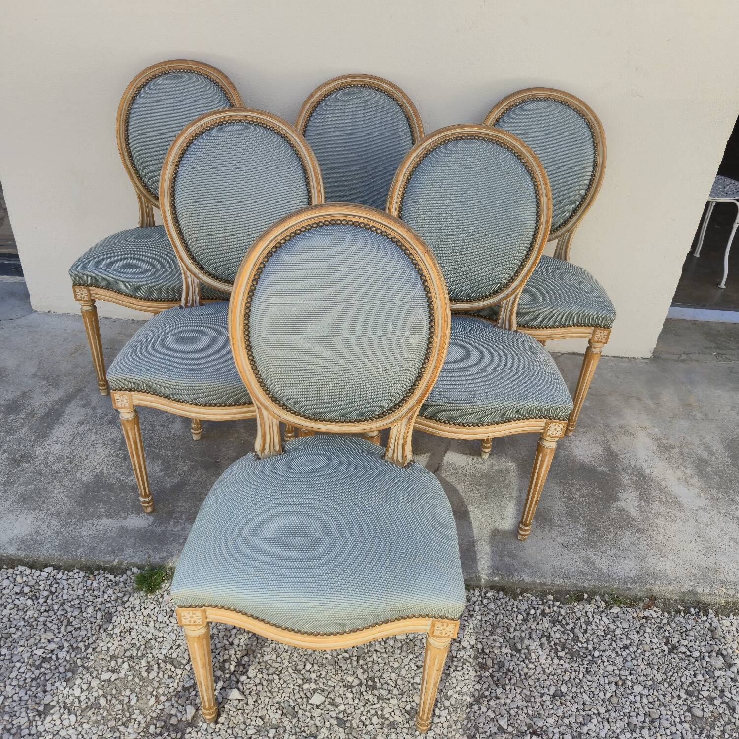 Set of 6 Louis XVI style chairs with antique patinated medallion