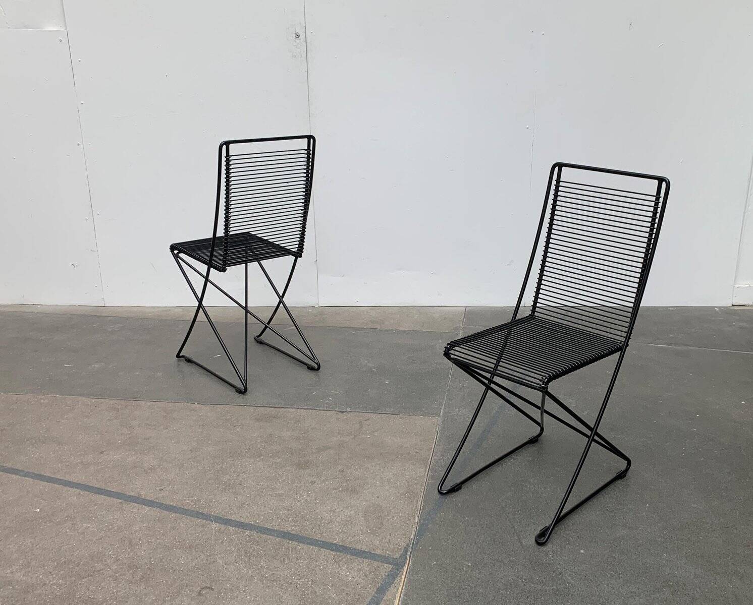 Set of black postmodern Kreuzschwinger chairs by Till Behrens for Schlubach, 1980s.