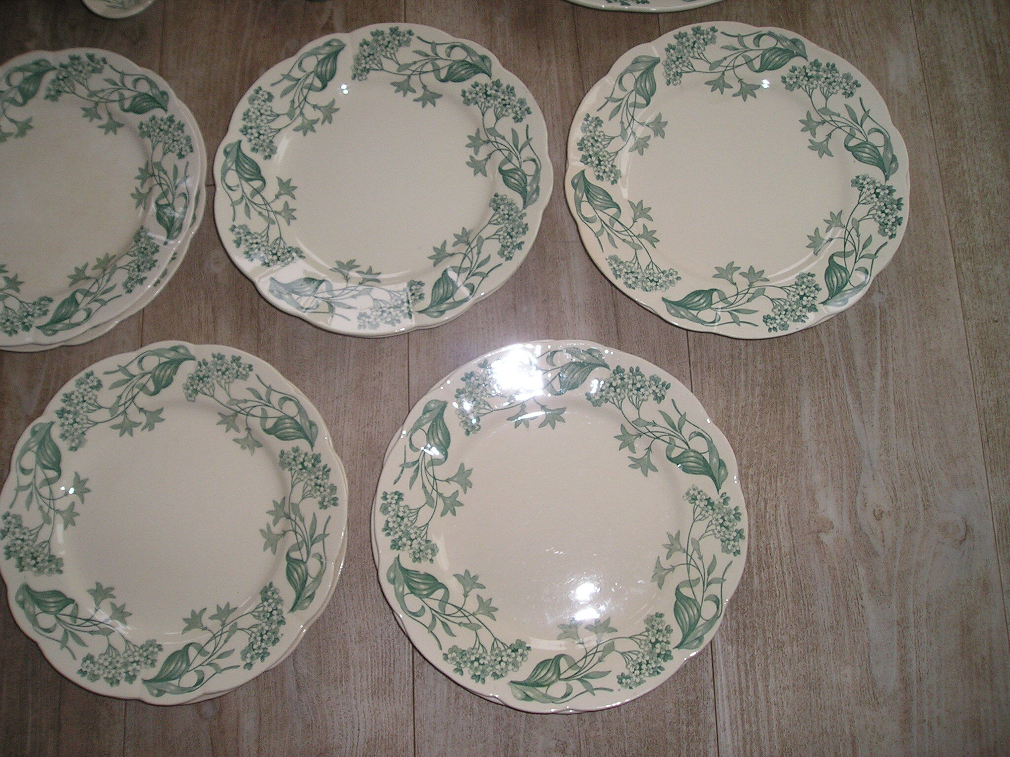 Longchamp's fee-making table service, 18-piece Lilas 1900 model