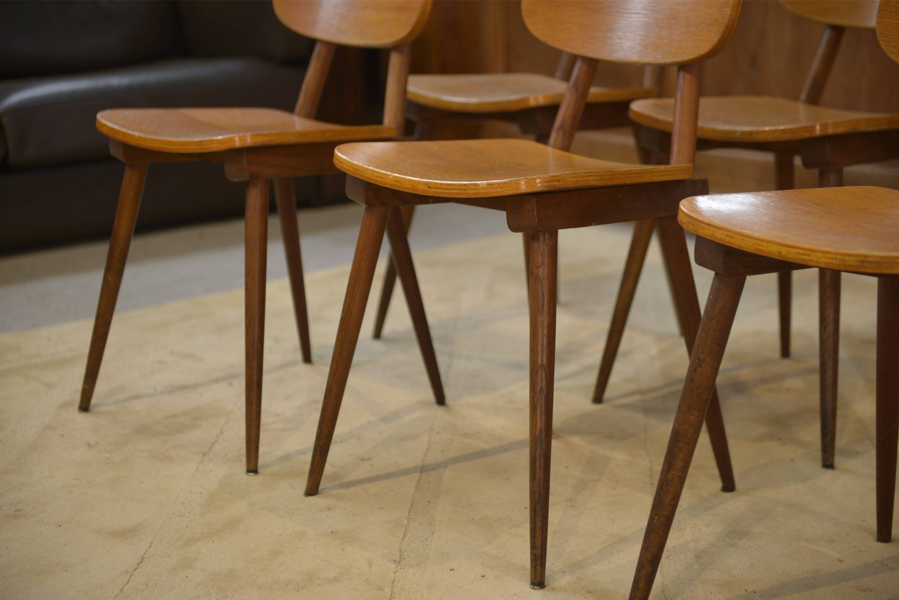 Set of 6 oak chairs from the 1960s.