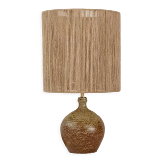 Sandstone lamp and jute thread
