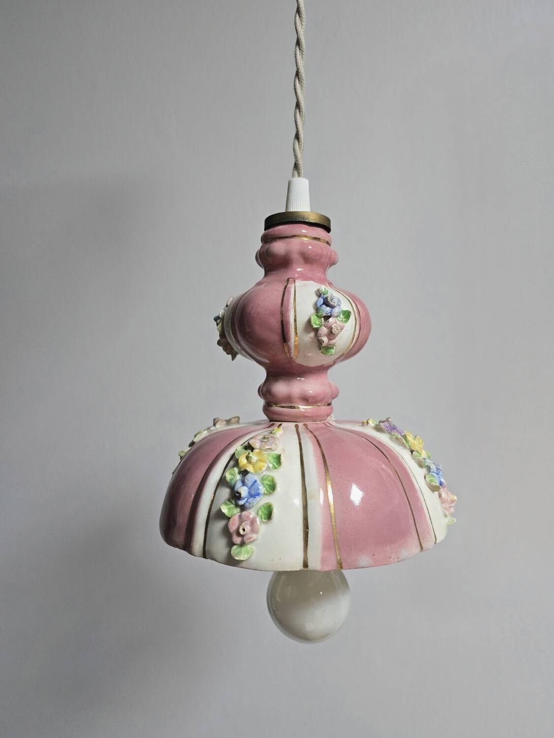 Suspension in antique slipware