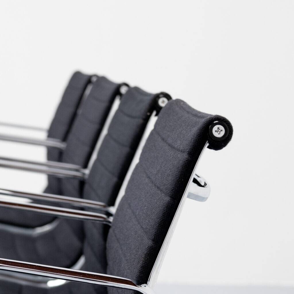 Chaise Eames EA 108 Vitra années 1990