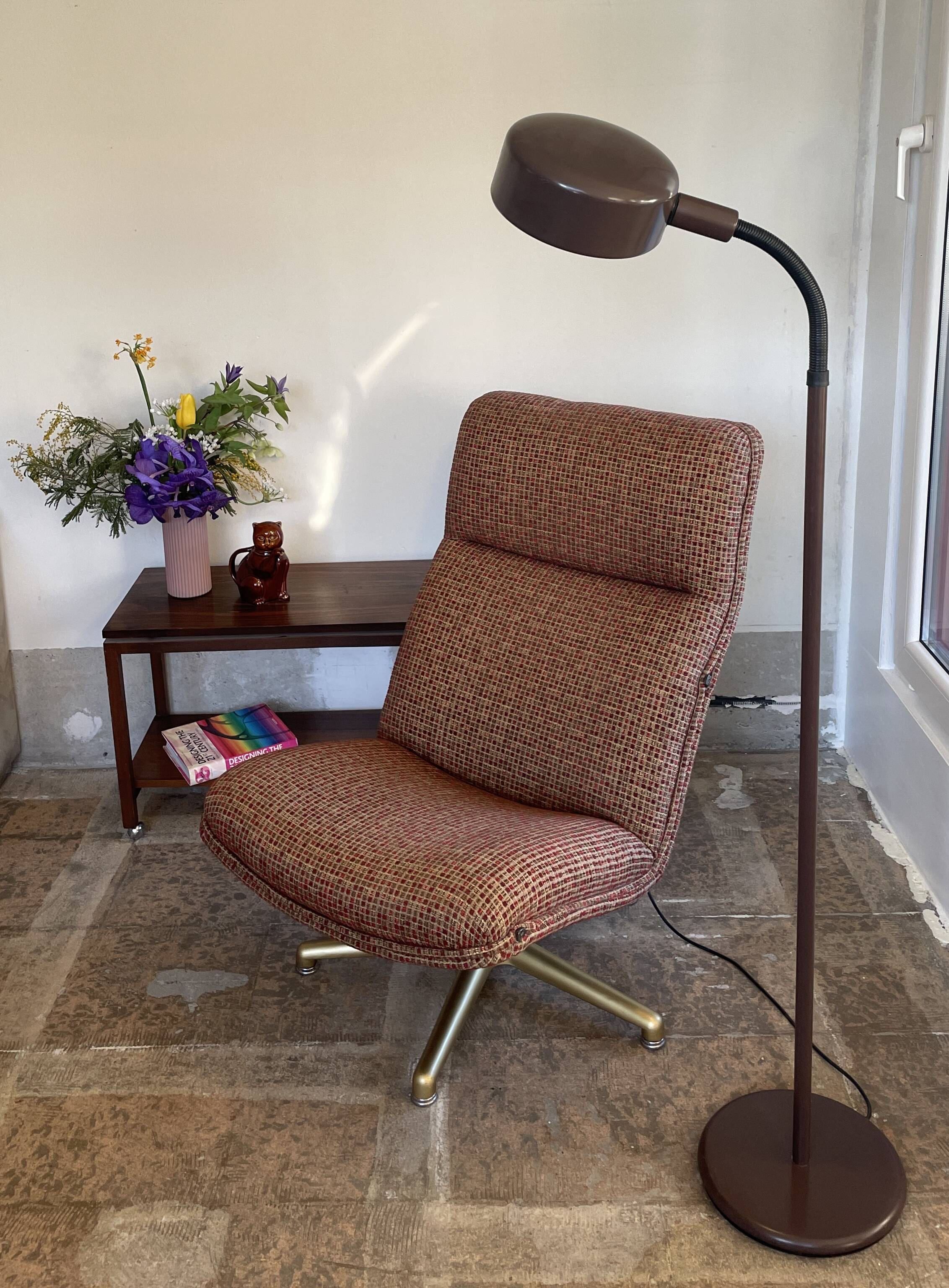 Brown standing light by Hala Zeist
